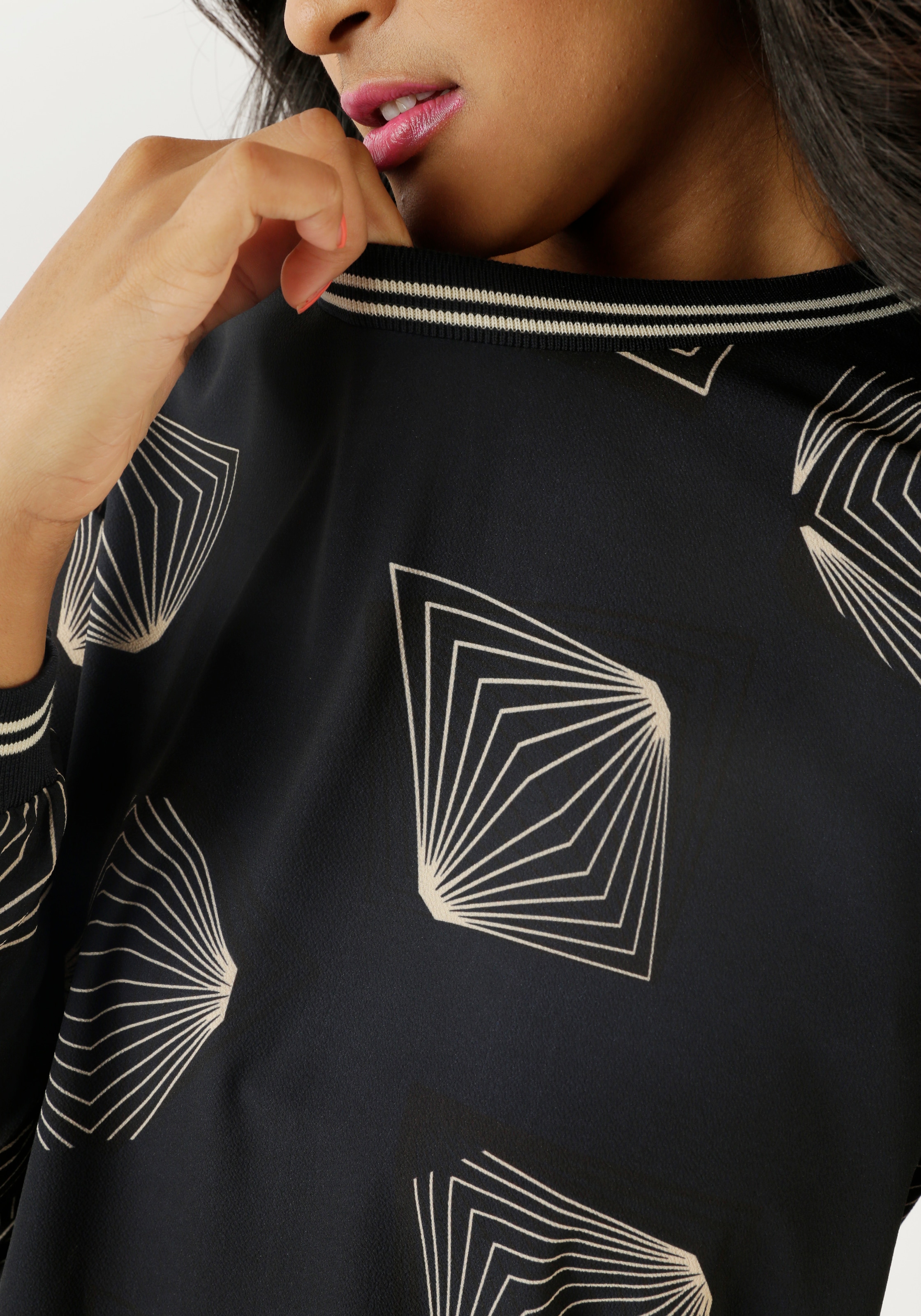 Aniston SELECTED Shirtbluse, mit sportiven Bündchen