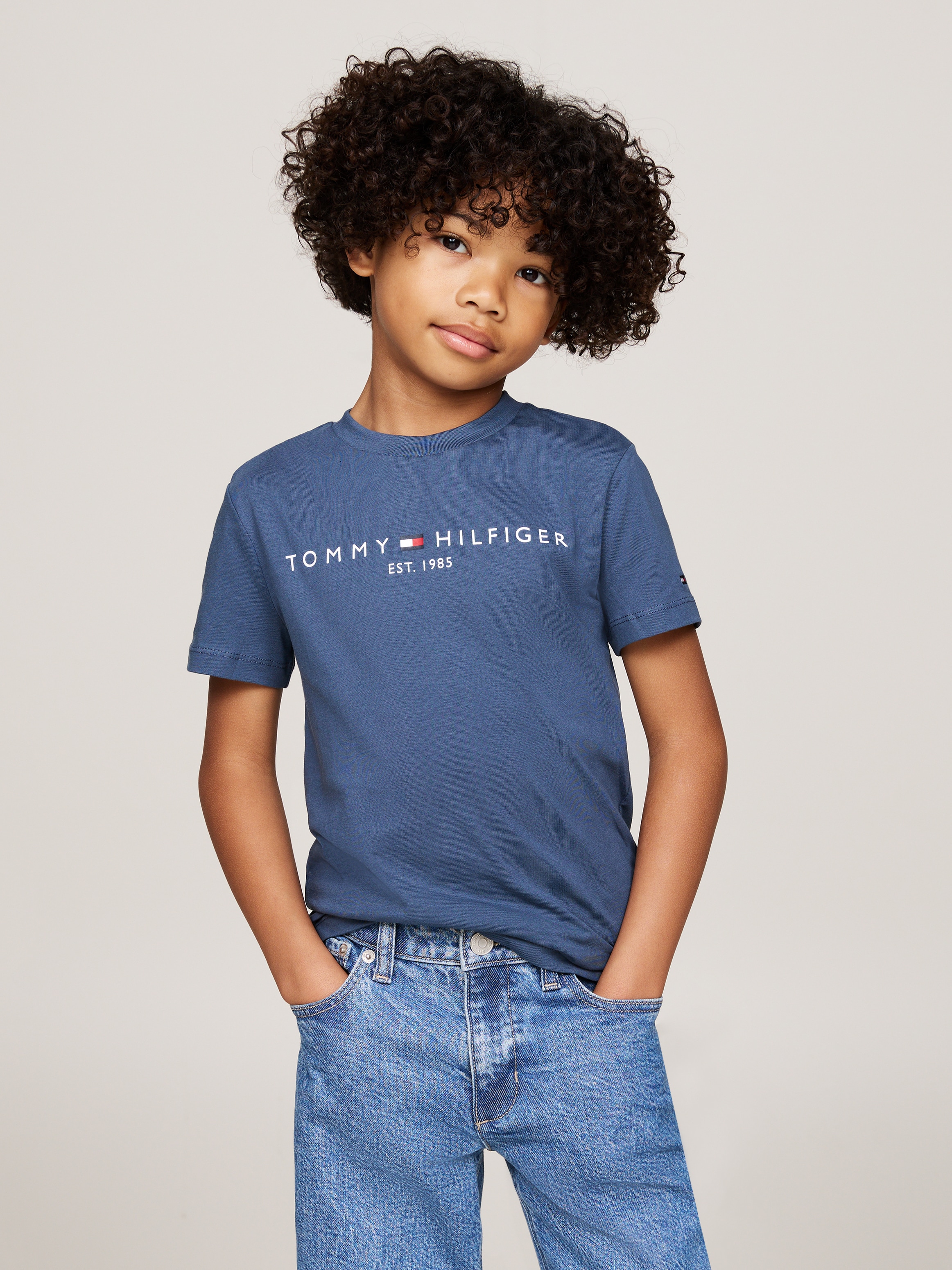 Tommy Hilfiger Kurzarmshirt »U ESSENTIAL TEE S/S«, Kinder bis 16 Jahre mit Logostickerei