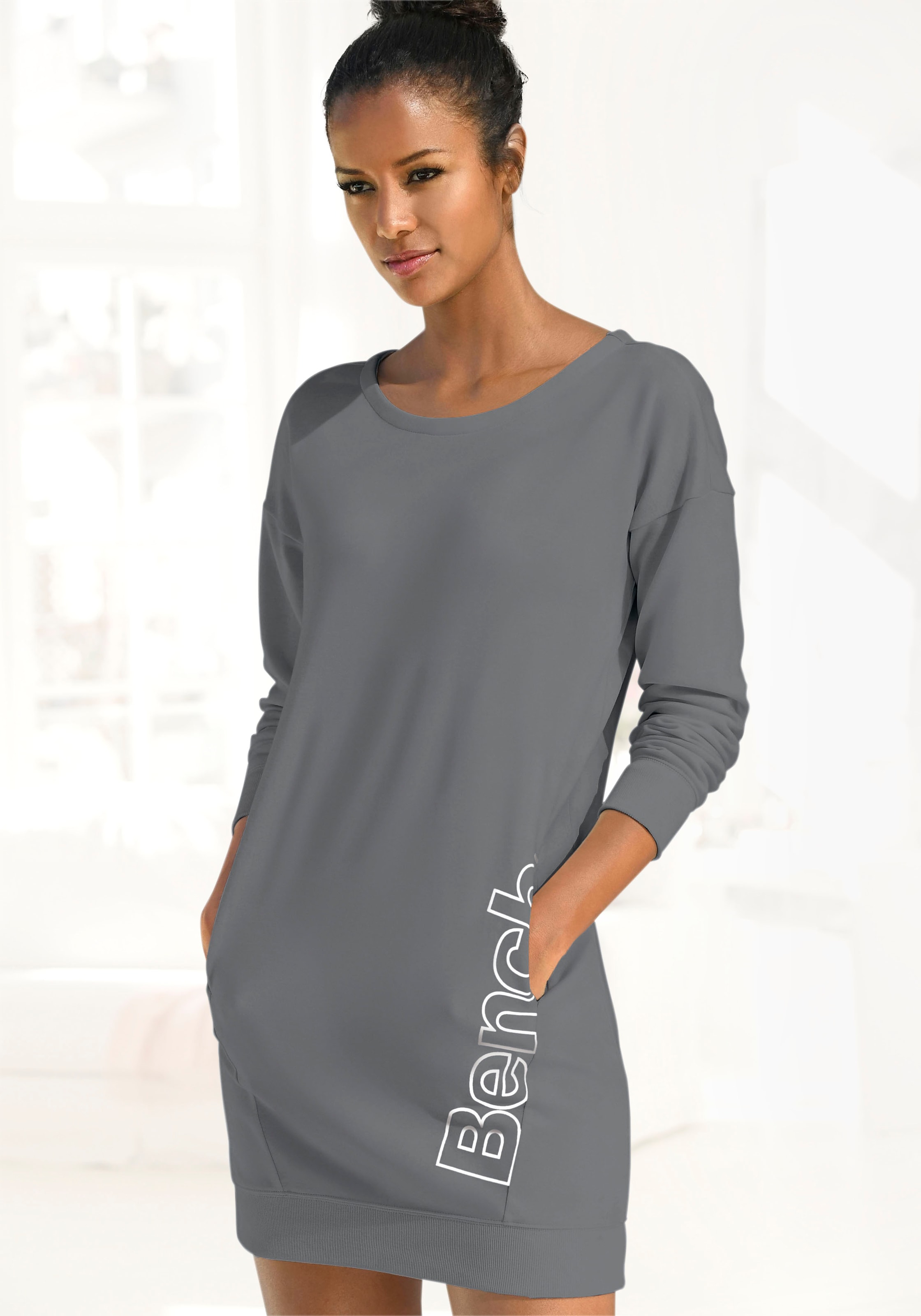 Bench. Loungewear Sweatkleid Eingrifftaschen mit seitlichem Logoprint