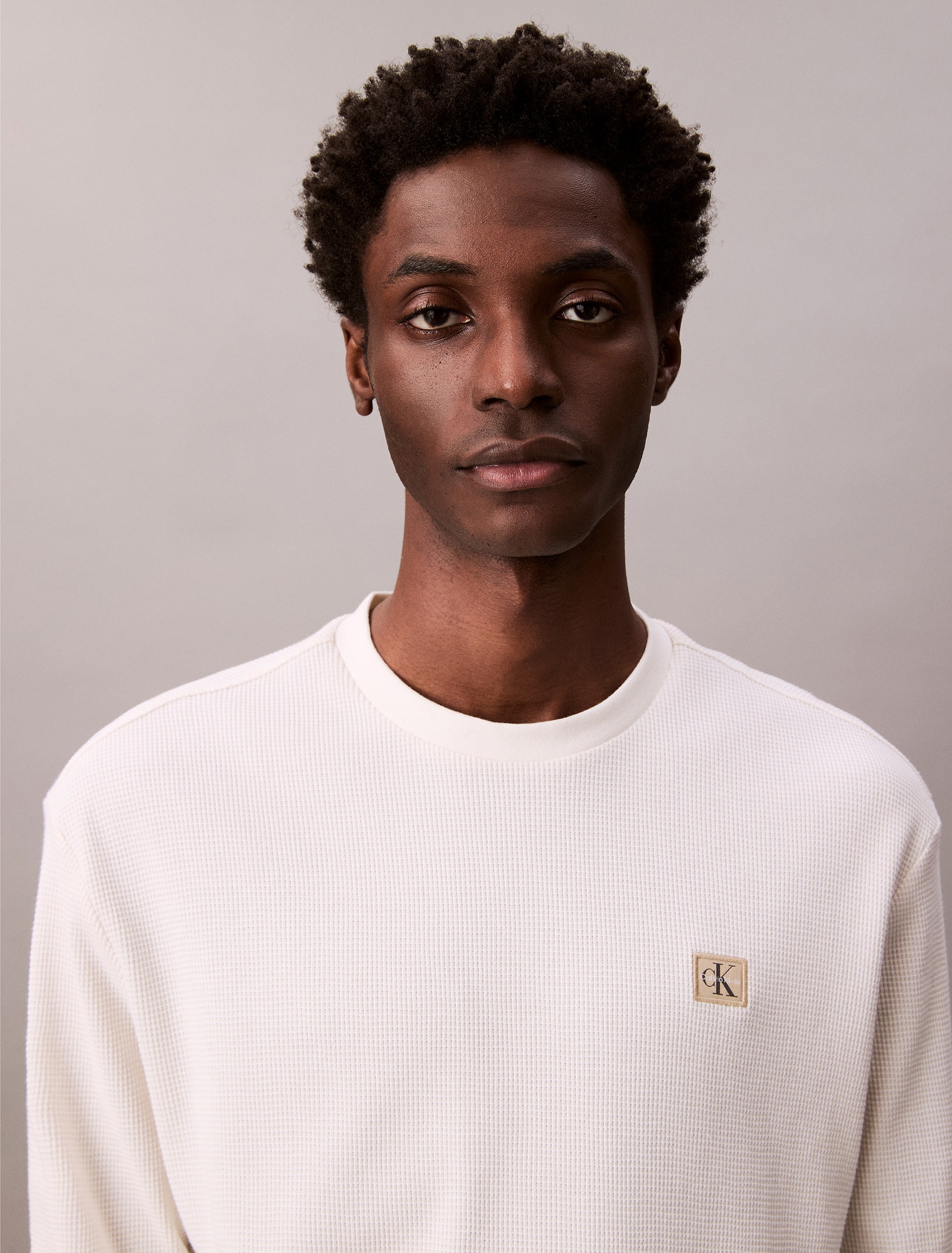 Calvin Klein Jeans Langarmshirt »LS WAFFLE BADGE CREWNK TEE«, Mit Rundhalsausschnitt
