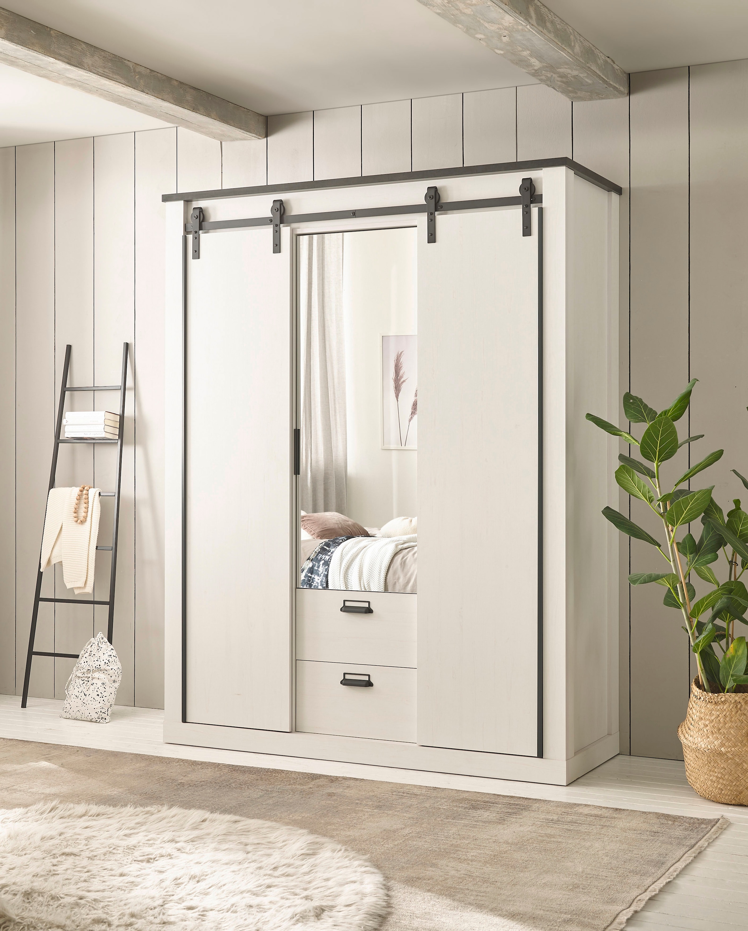Home affaire Kleiderschrank »SHERWOOD Schlafzimmerschrank mit Spiegel,2 Schubladen, Wäscheschrank« Schiebetüren mit Scheunentorbeschlag aus Metall, B/T/H 161/63/209cm
