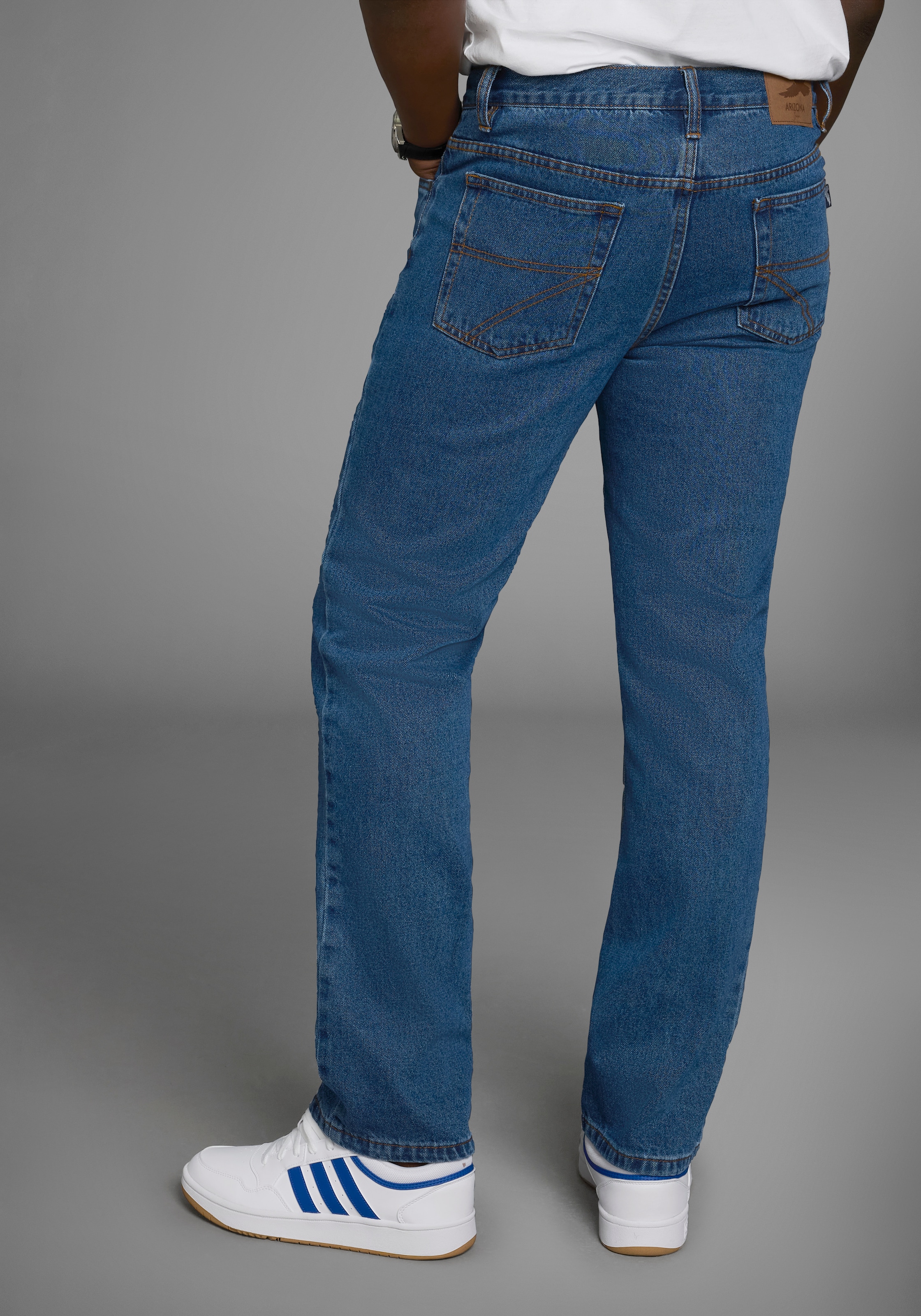 Arizona Regular-fit-Jeans »James«, regular fit, gerades Bein, Five-Pocket-Form, normale Leibhöhe