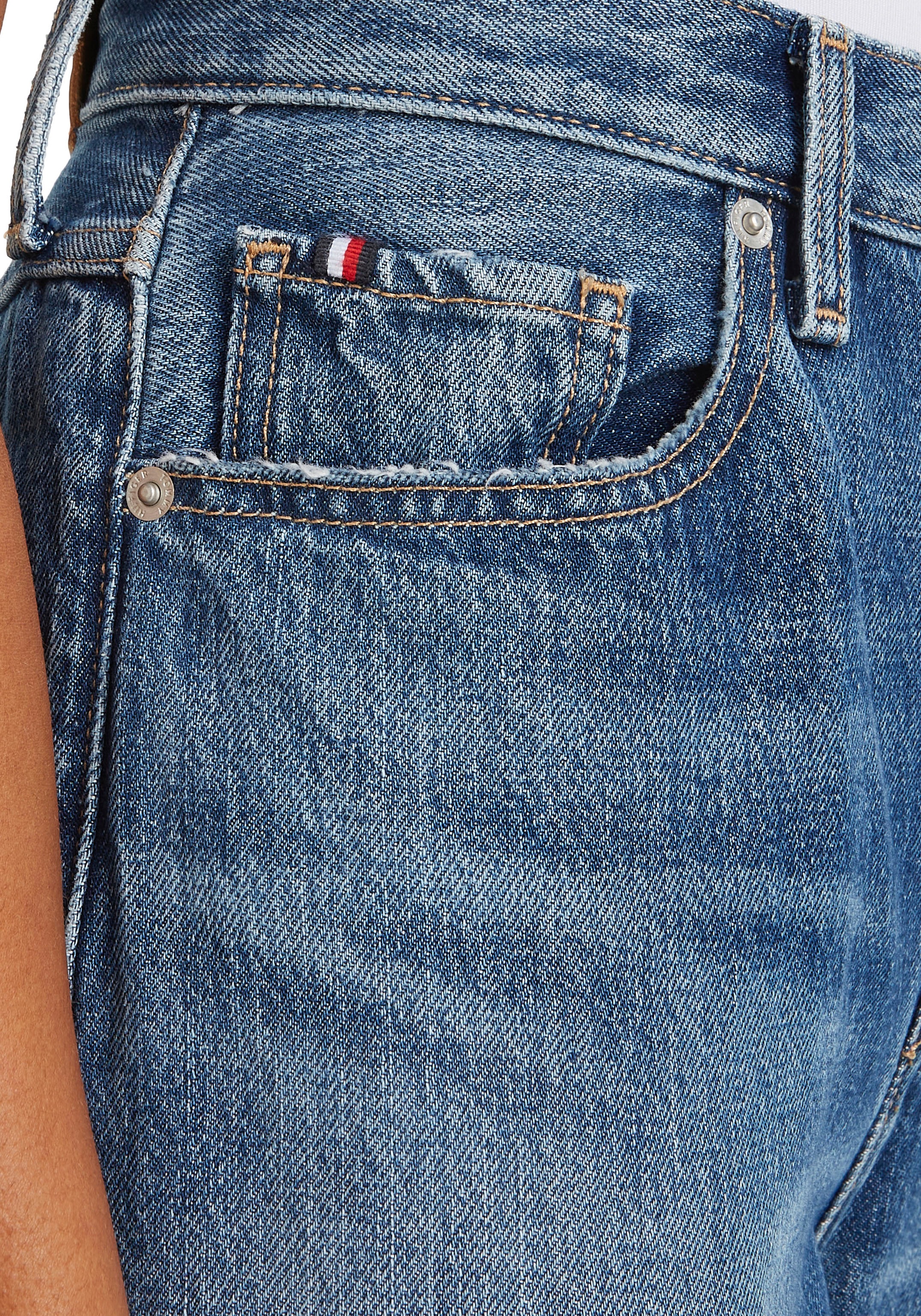Tommy Hilfiger Straight-Jeans »CLASSIC STRAIGHT HW A TWIST BETH«, mit Tommy Hilfiger Logo-Badge