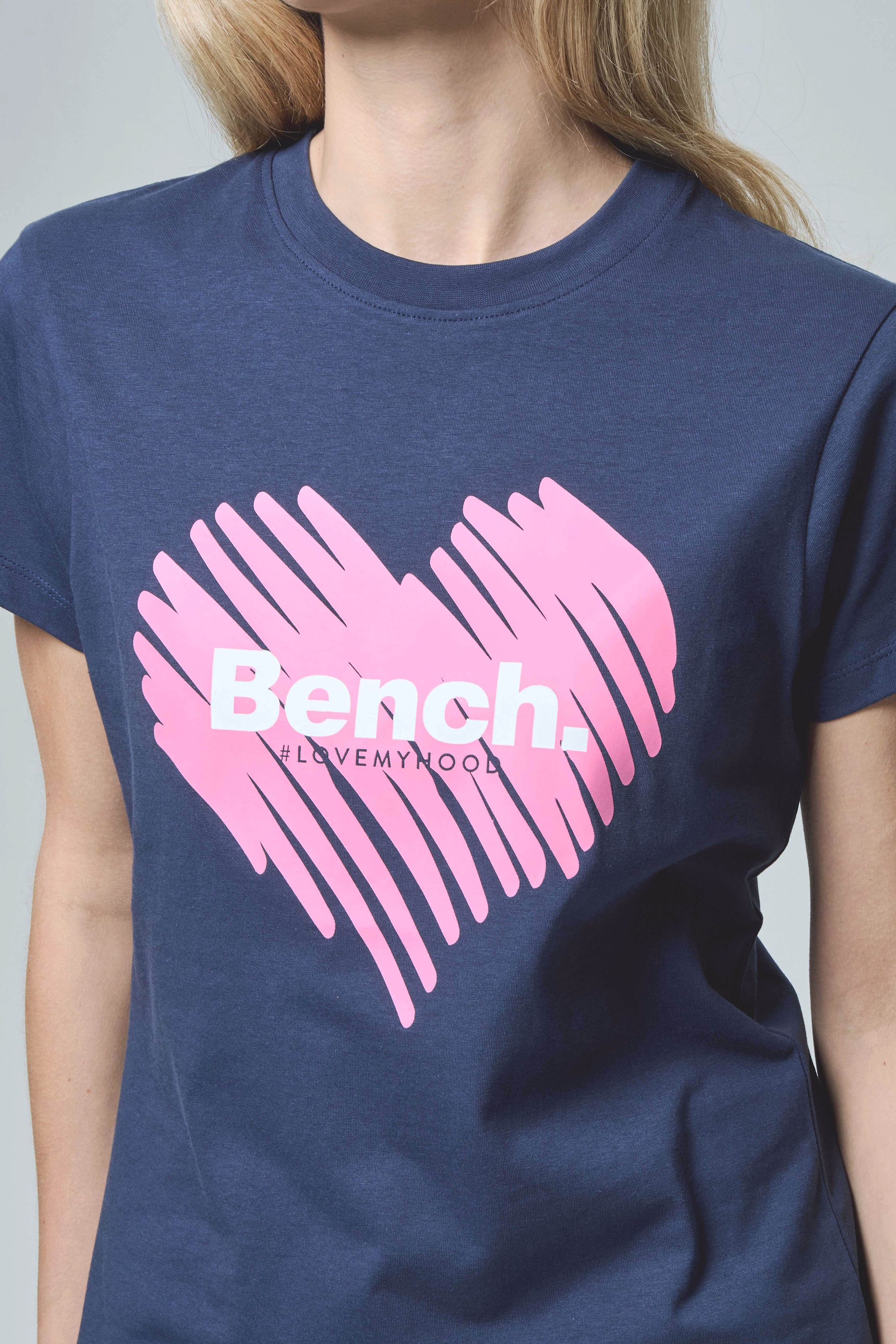 Bench. Rundhalsshirt »MIAO«