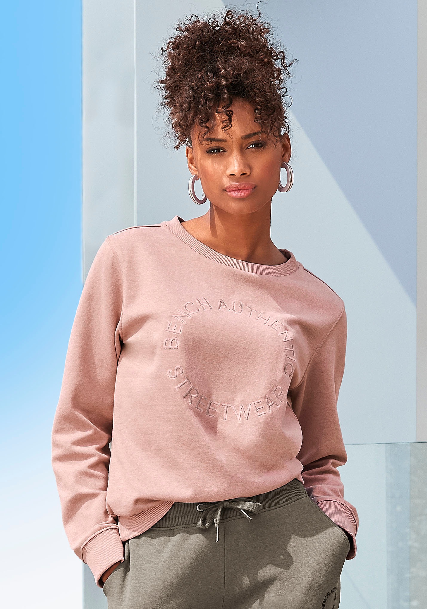 Bench. Sweatshirt, mit runder Logostickerei kaufen