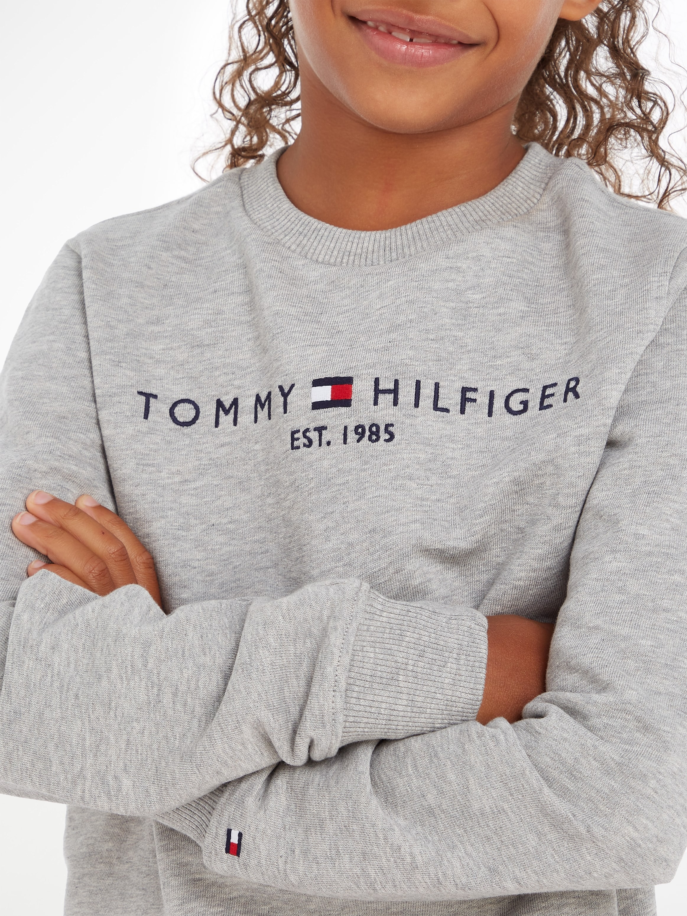 mit Sweatshirt SWEATSHIRT«, kaufen Hilfger online Logo-Schriftzug Tommy Jelmoli-Versand ✵ Tommy | »ESSENTIAL Hilfiger