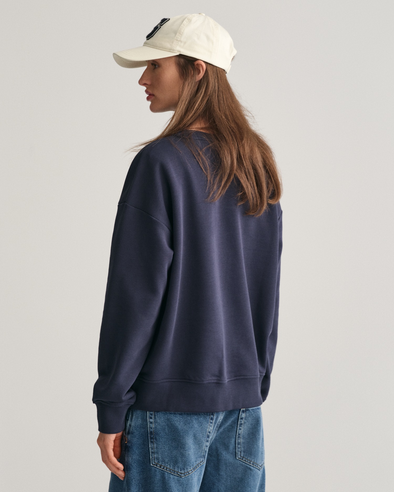 Gant Sweatshirt »SHIELD C-NECK SWEAT«, Grafische GANT-Stickerei auf der Brust