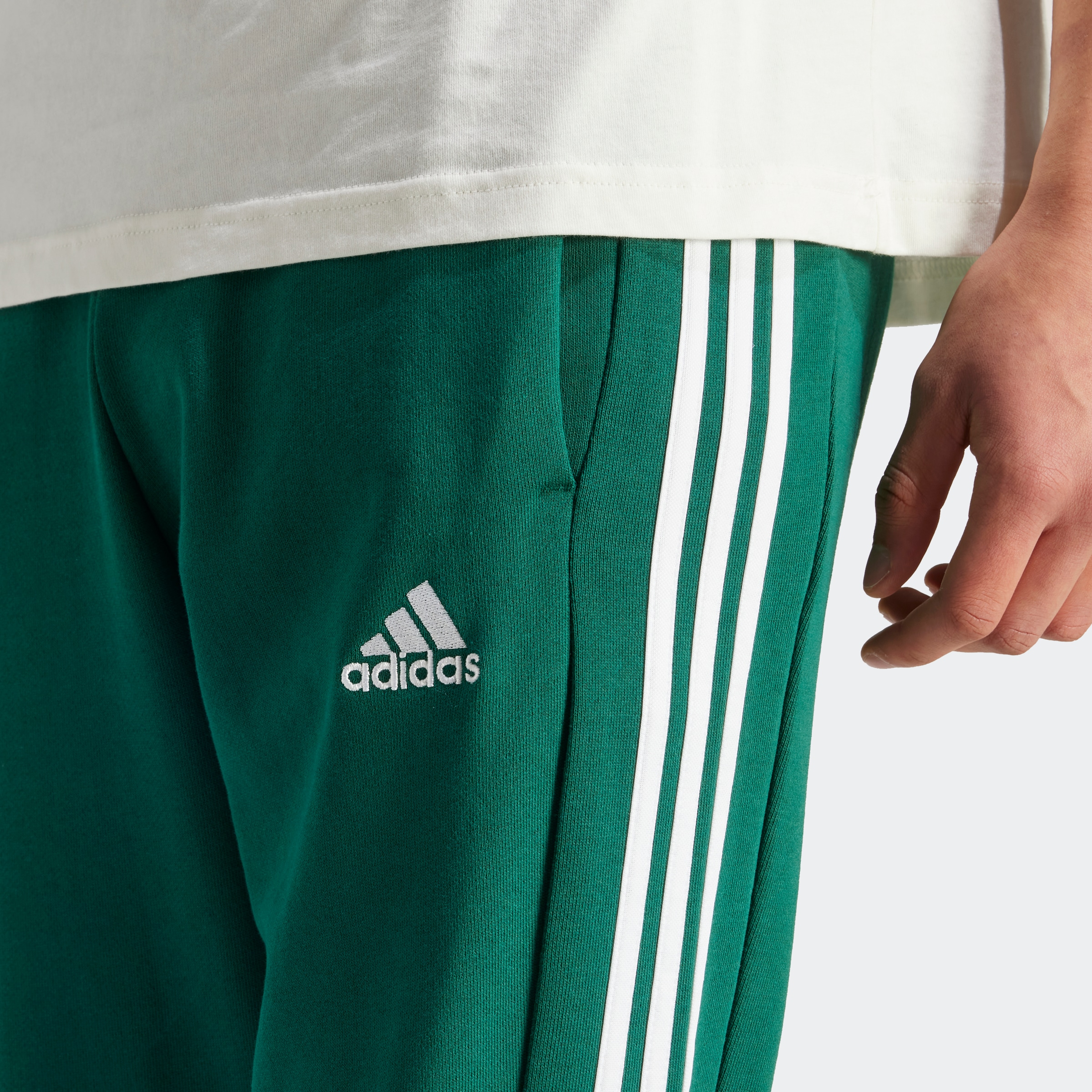 adidas Sportswear Sporthose »ESSENTIALS FRENCH TERRY TAPERED CUFF 3STREIFEN HOSE«, (1 tlg.)