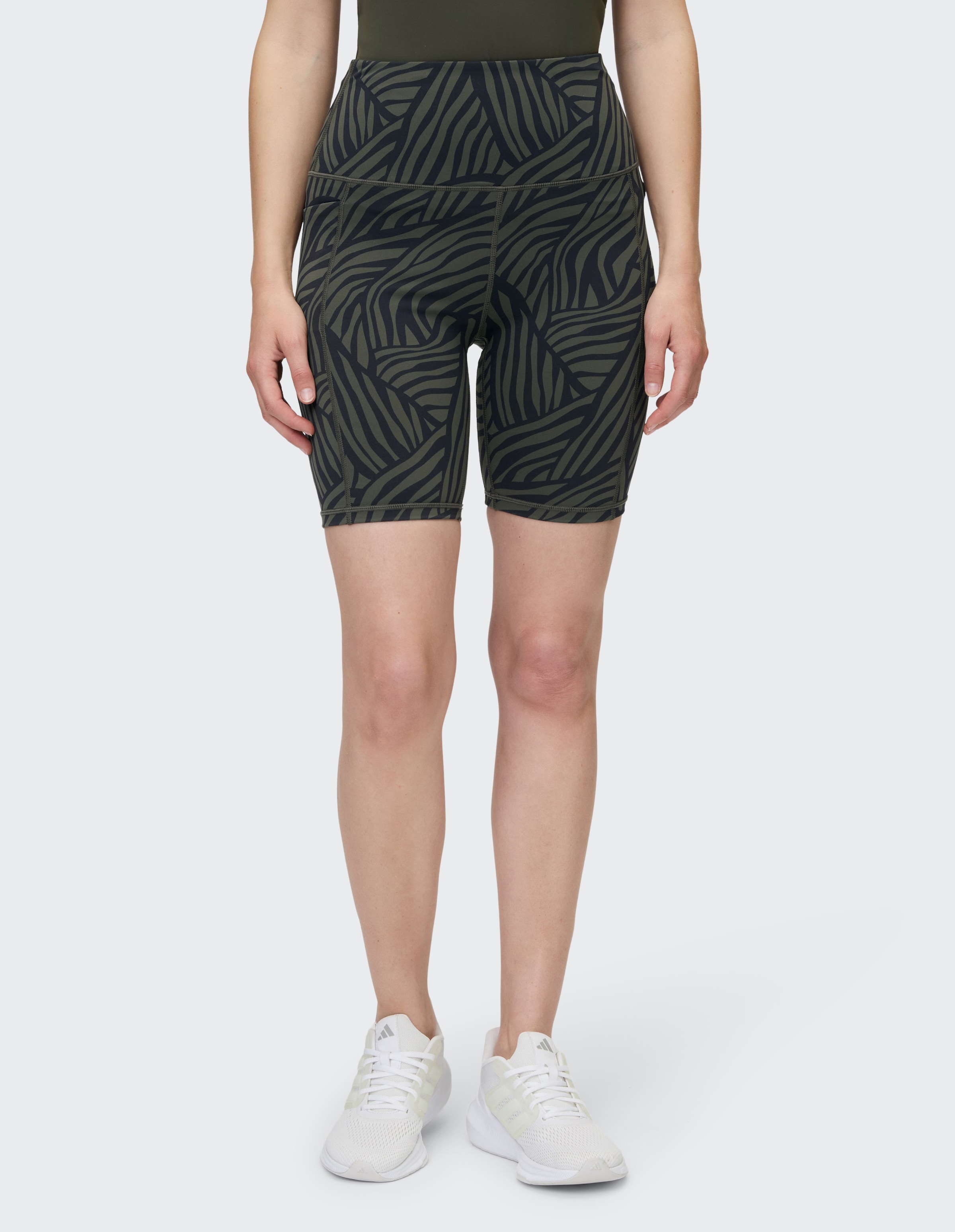 Venice Beach Trainingsshorts "CAMELIA" mit angenehmer Flexibilität, in kurzer Form