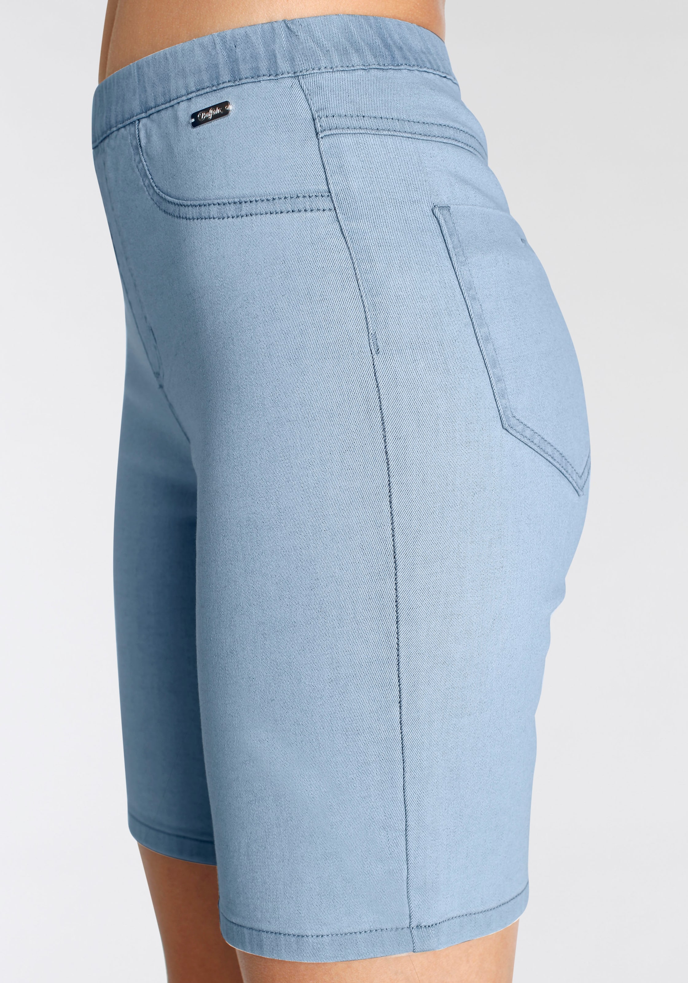 Buffalo Bermudas, im elastischem Denim mit zwei Gesässtaschen