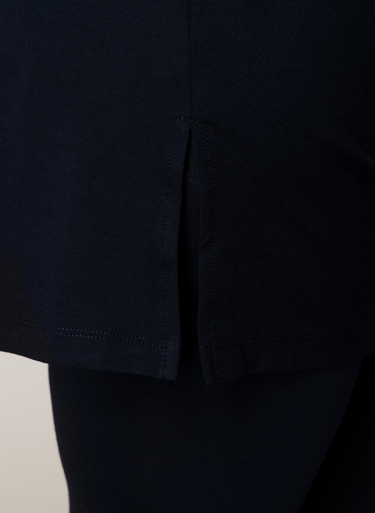Base Level Curvy Longshirt »ABBIGALE«, ärmellos, seitlich geschlitzt