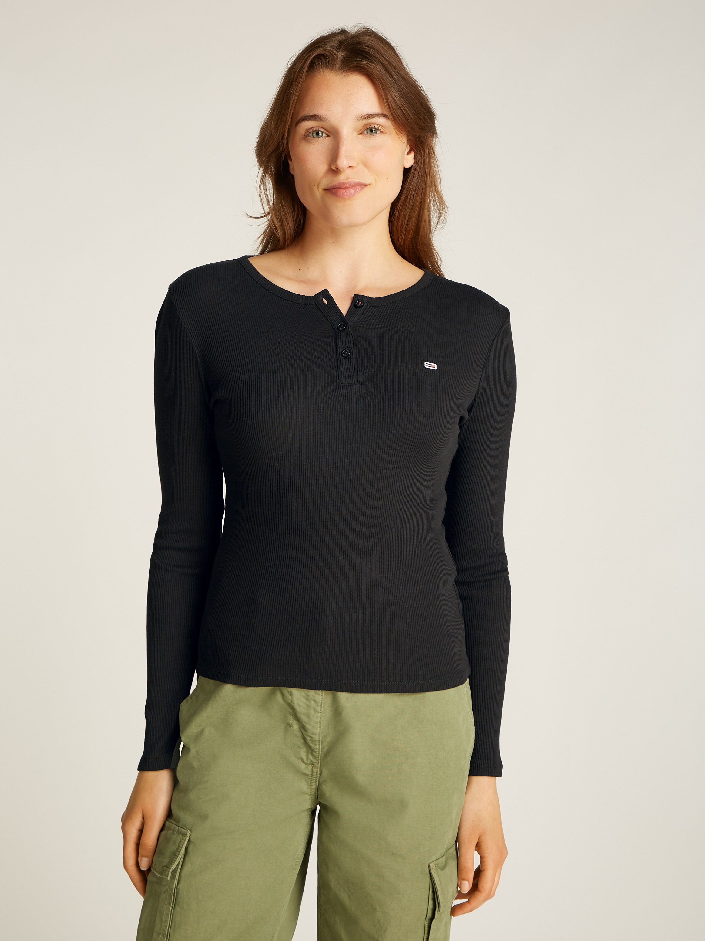Tommy Jeans Curve Langarmshirt »TJW SLIM BUTTON RIB« in Grossen Grössen, Rippoptik, mit Loogstickerei
