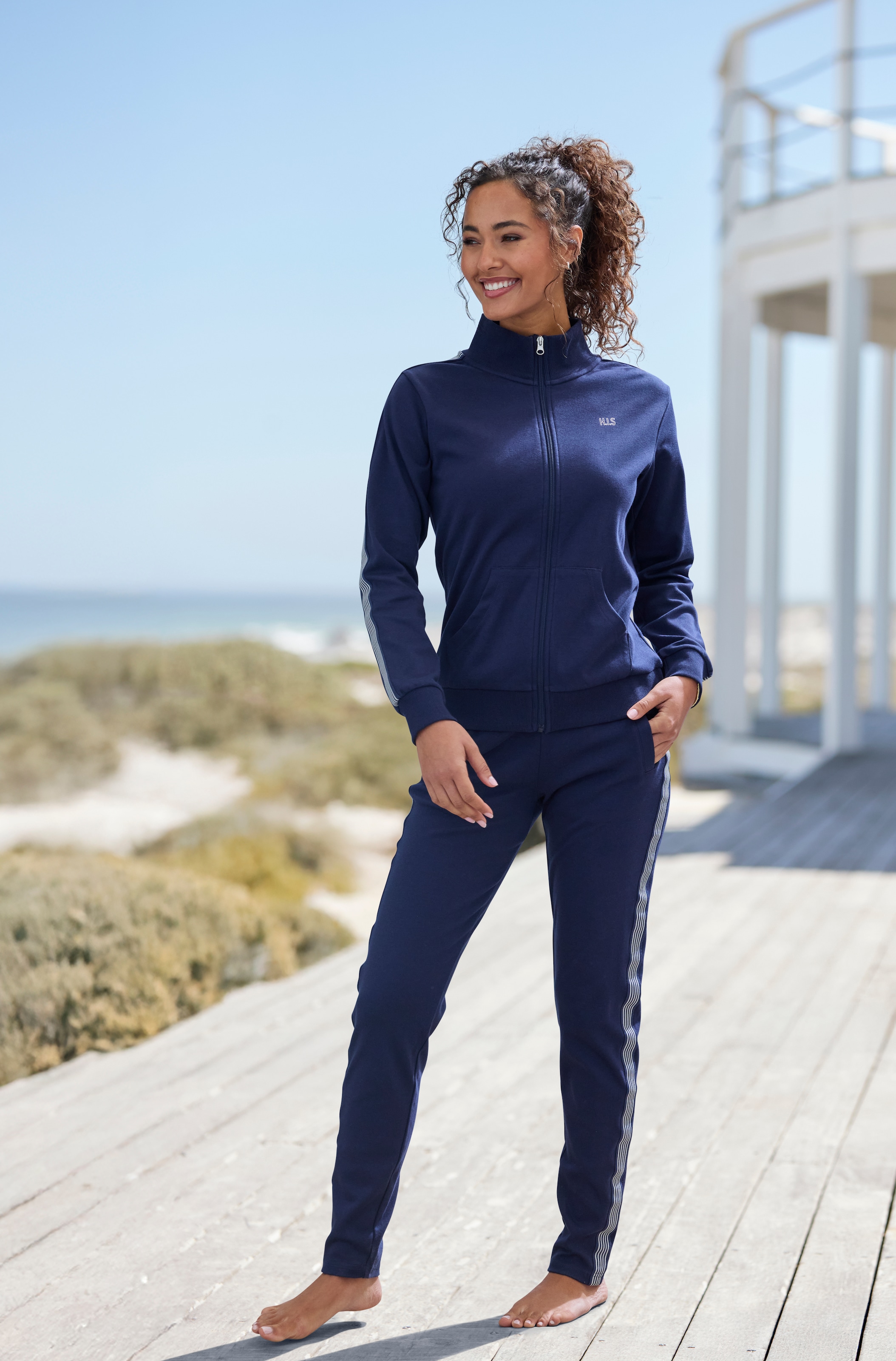 H.I.S Sweatjacke, mit gestreiftem Tape an den Ärmeln, Loungewear