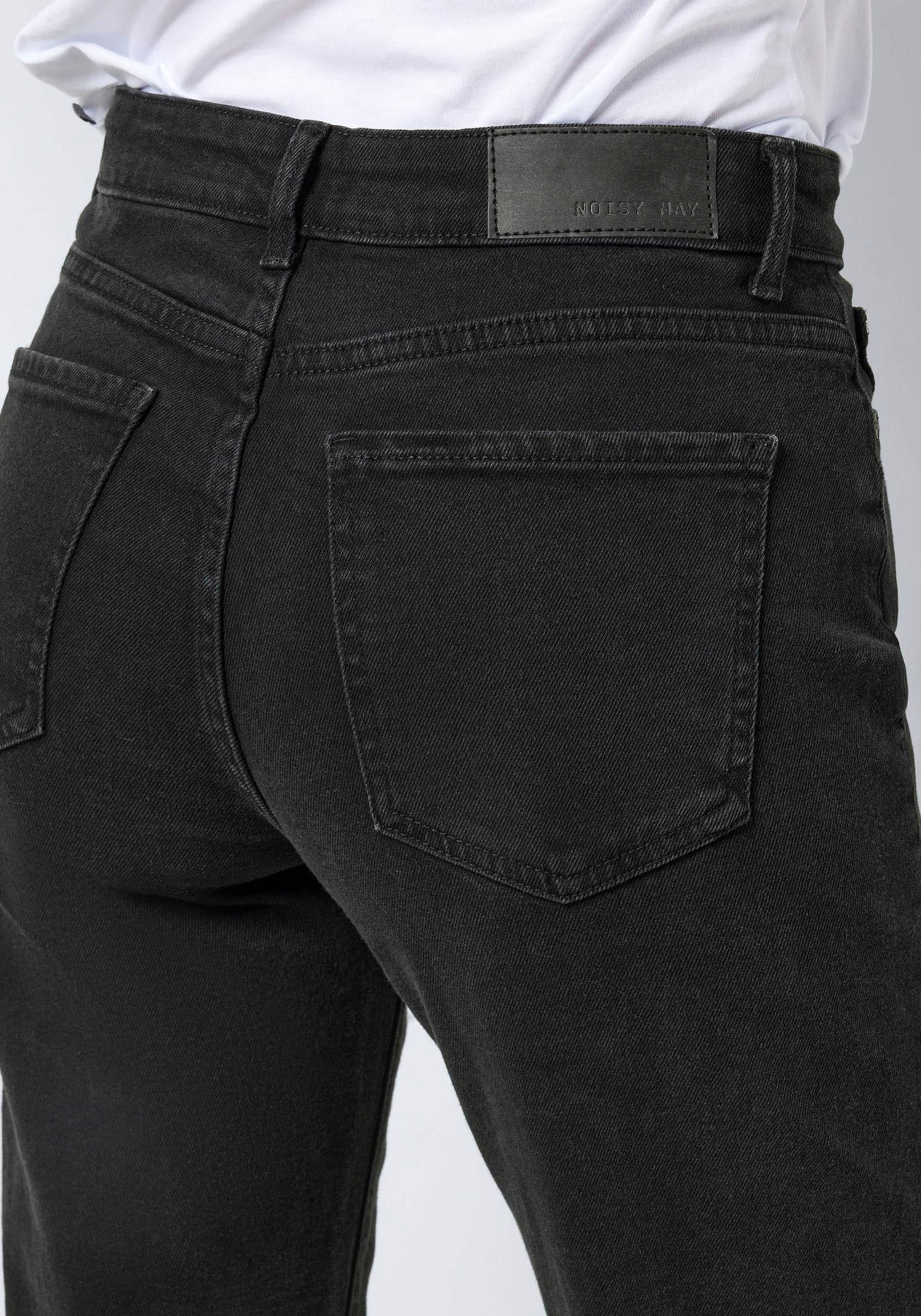 Noisy may Straight-Jeans »NMMONI HW STRAIGHT ANK BLACK JEANS NOOS«, mit offenem Saum