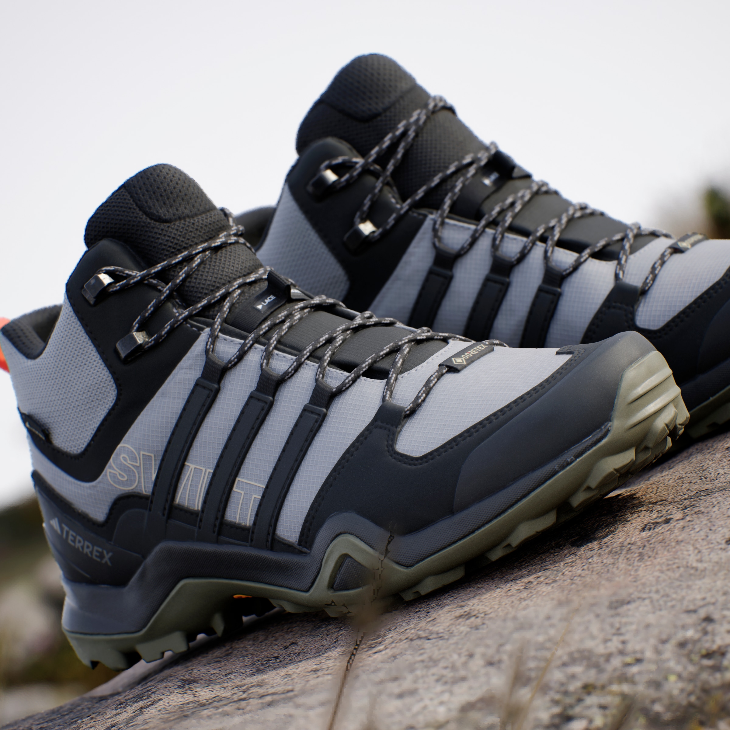 adidas TERREX Wanderschuh »TERREX SWIFT R2 MID GORE-TEX«, wasserdicht