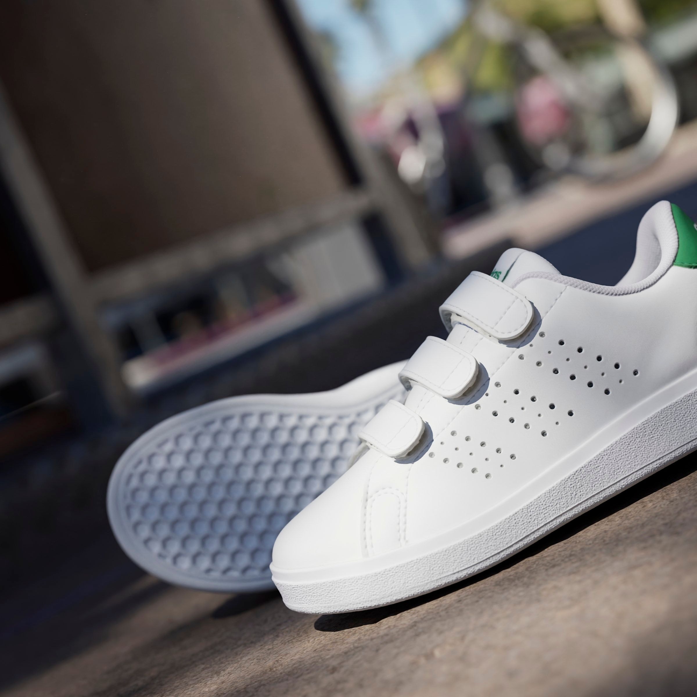 adidas Sportswear Klettschuh »ADVANTAGE BASE 2.0 KIDS«, Design auf den Spuren des adidas Stan Smith