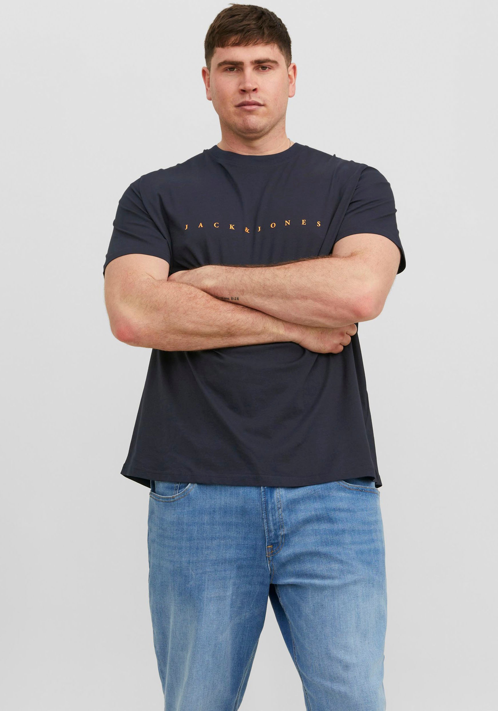 Jack & Jones PlusSize Rundhalsshirt »JJESTAR JJ TEE SS NOOS PLS« mit Logo Schriftzug