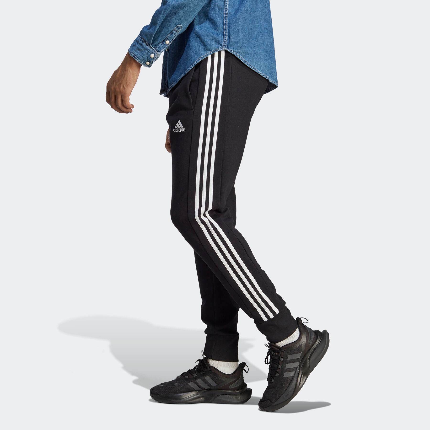 adidas Sportswear Sporthose »ESSENTIALS FRENCH TERRY TAPERED CUFF 3STREIFEN HOSE«, (1 tlg.), weiche Jogginghose