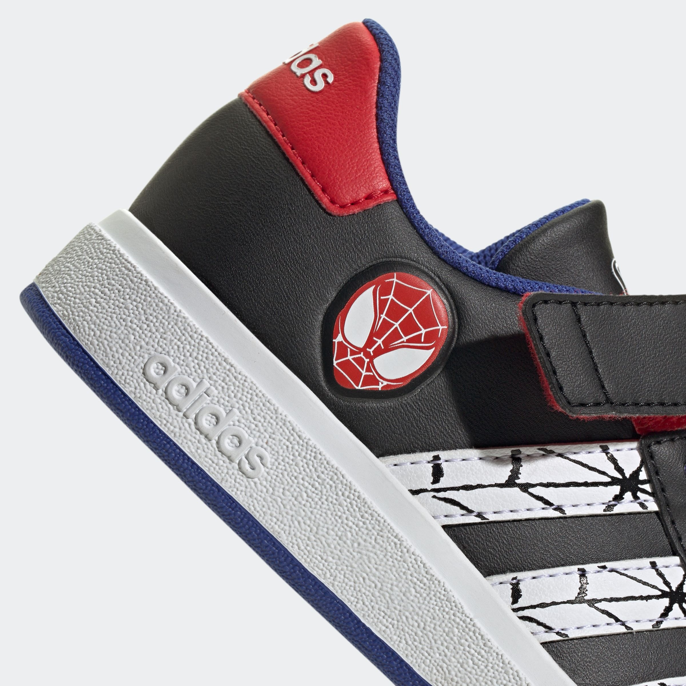 adidas Sportswear Sneaker »ADIDAS MARVEL SPIDER-MAN KIDS GRAND COURT SCHUH«, Design auf den Spuren des adidas Superstar