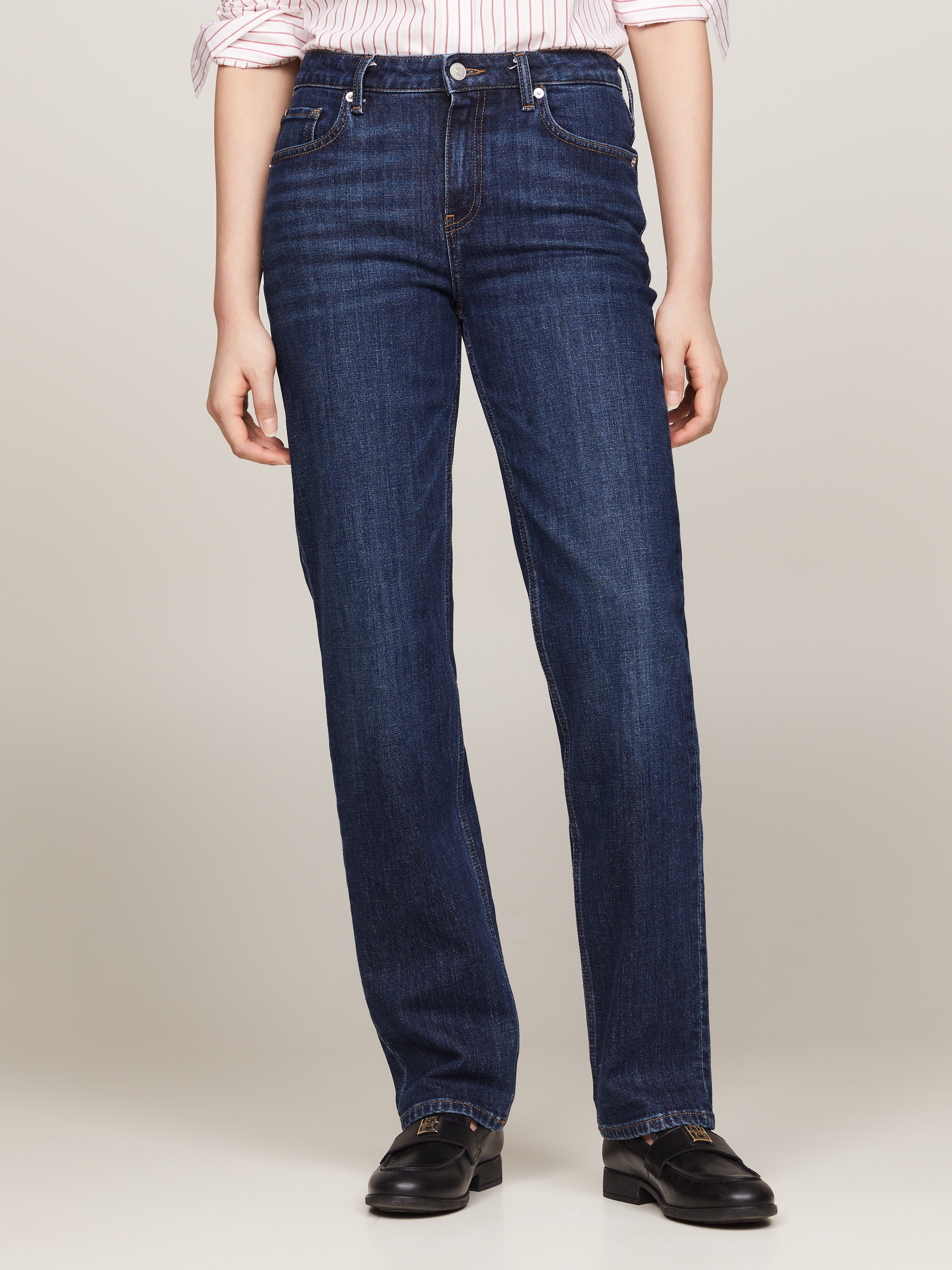 Tommy Hilfiger Straight-Jeans »CLASSIC STRAIGHT RW STAY BLACK«, mit Tommy Hilfger Logo-Badge