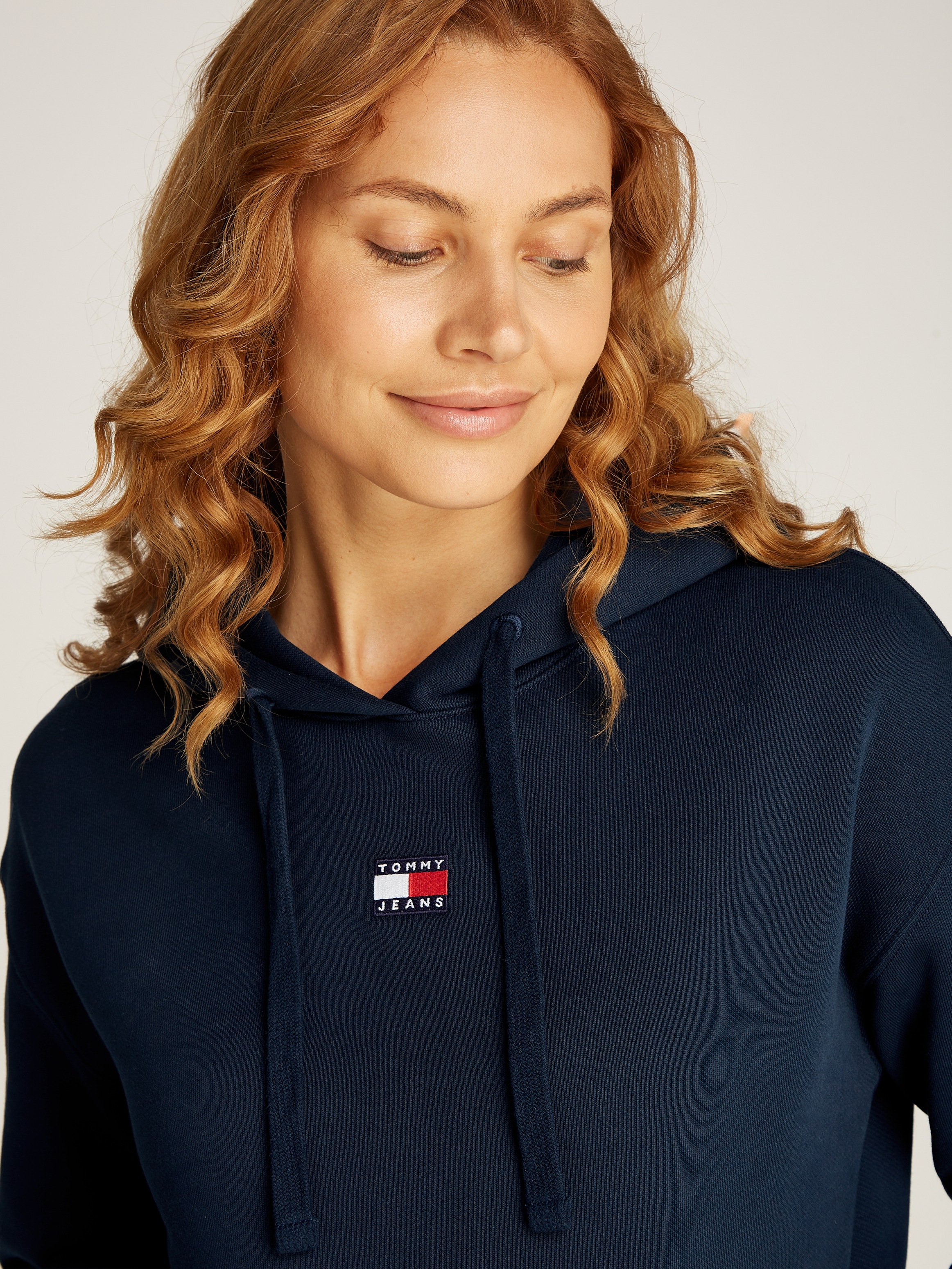 Tommy Jeans Kapuzensweatshirt »TJW BXY BADGE HOODIE«, mit Logostickerei