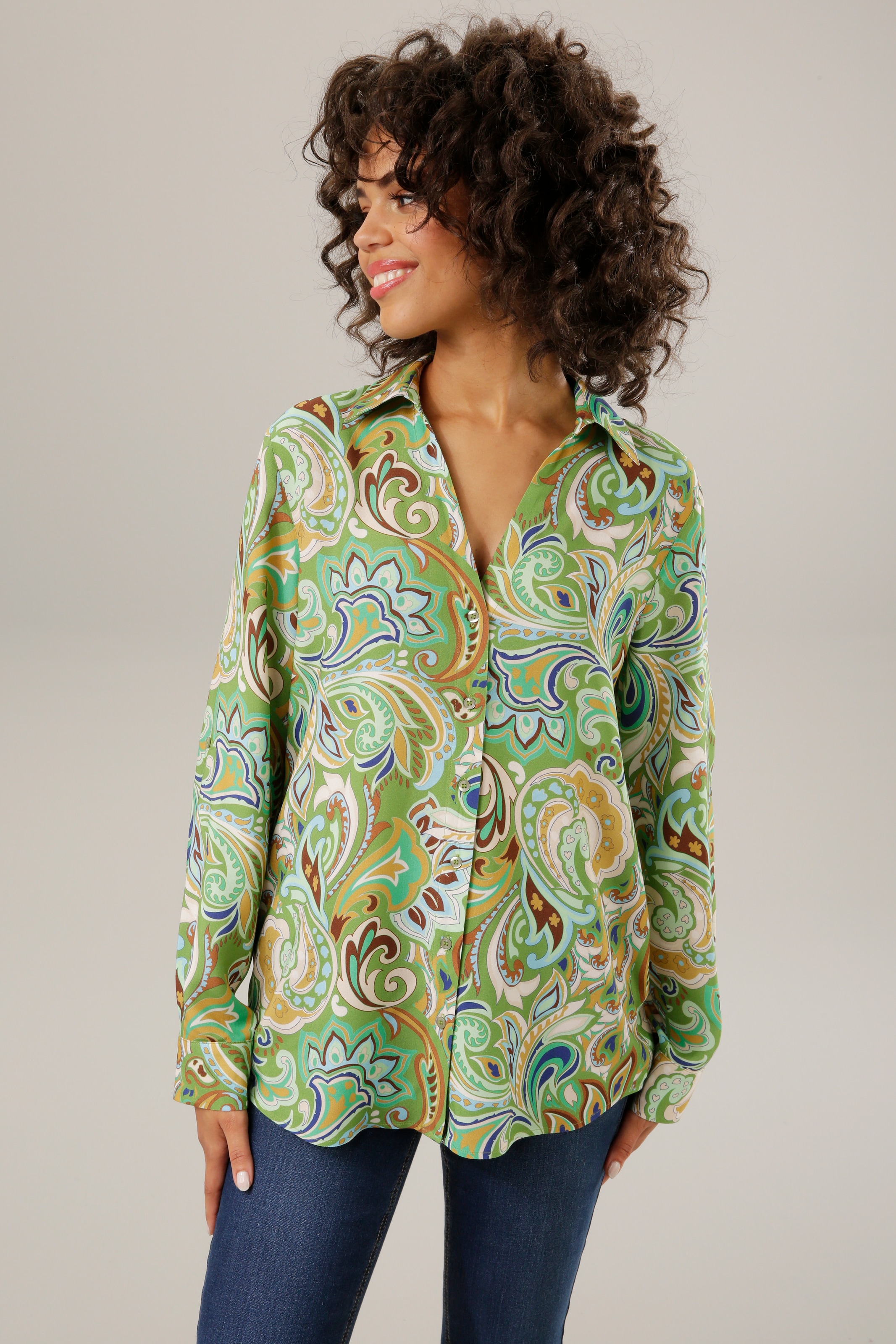 | jedes CASUAL Teil - Paisley-Muster bestellen Hemdbluse, online ein Unikat graphische Aniston Jelmoli-Versand