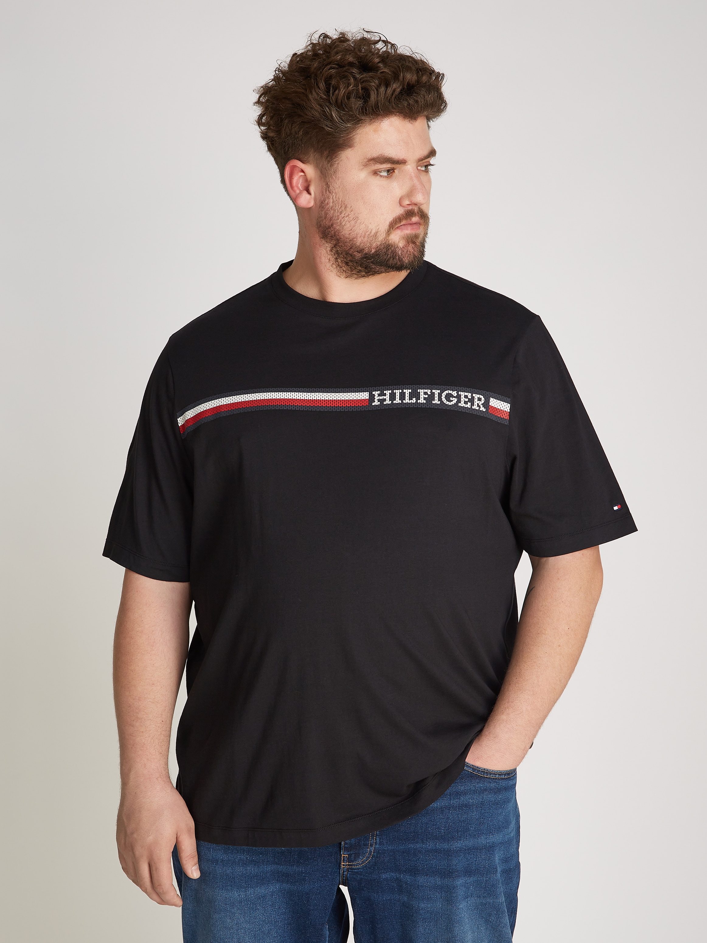 Tommy Hilfiger Big & Tall T-Shirt »BT-CHEST STRIPE TEE-B«, Grosse Grössen mit Logostickerei