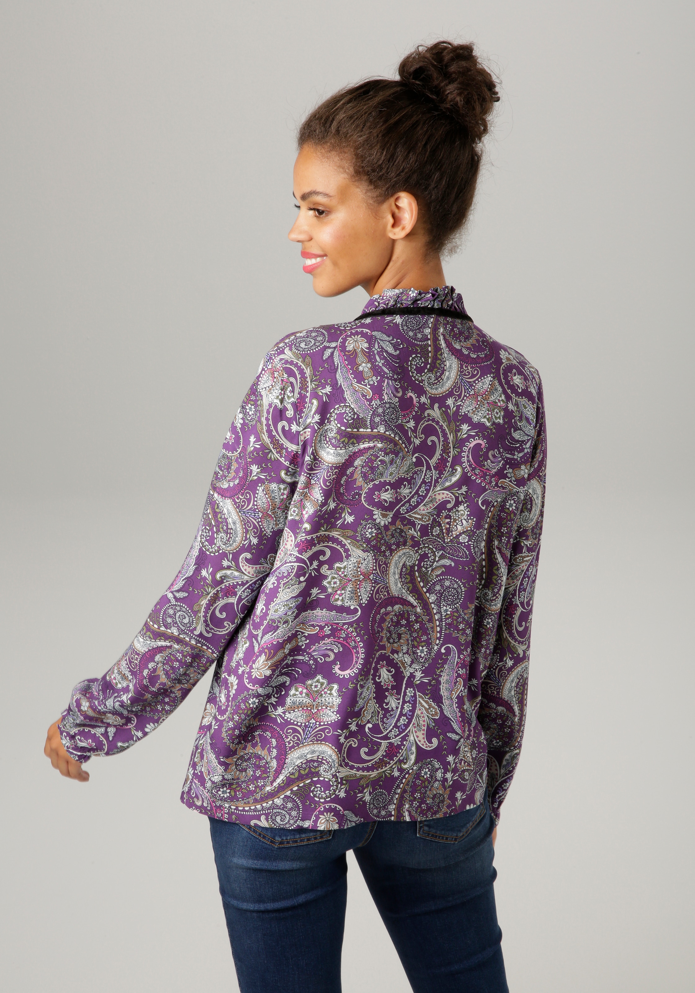 Aniston CASUAL Schlupfbluse, mit grossflächigem Paisley-Druck