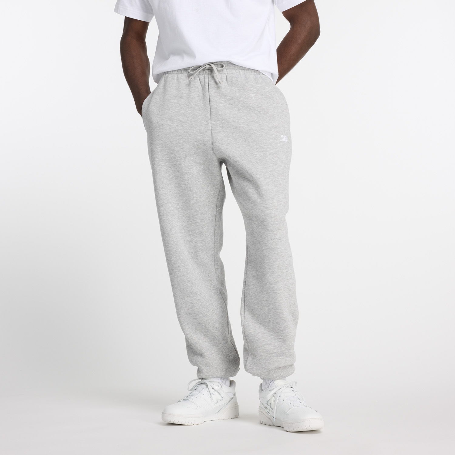 New Balance Jogginghose »SPORT ESSENTIALS FLEECE JOGGER« mit Eingrifftaschen, weicher Stoff, lockere Passform