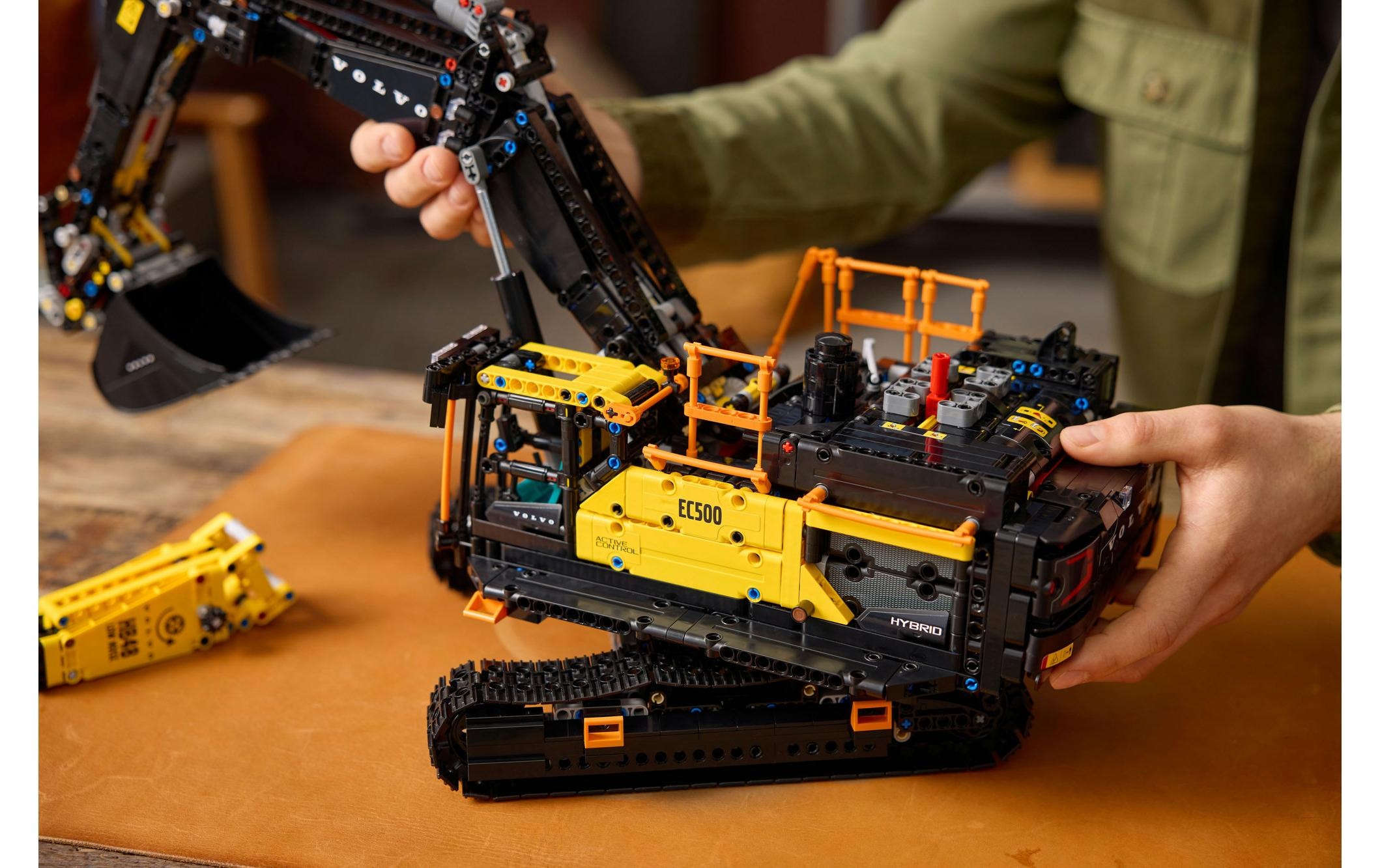 LEGO® Spielbausteine »LEGO® Technic Volvo EC500 Hybrid Bagger, 42215«, (2359 St.)