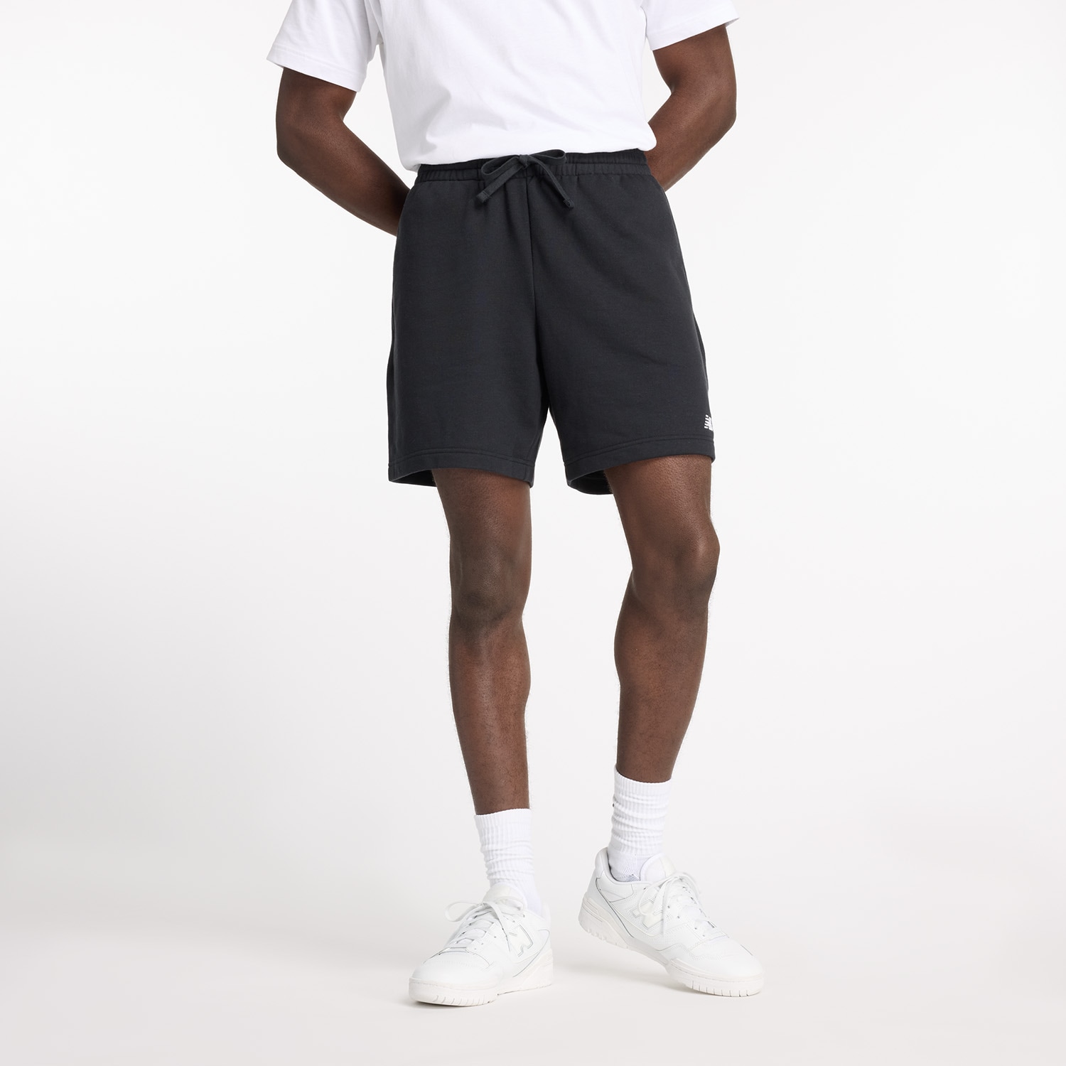 New Balance Sweatshorts »Sport Essentials French Terry Short 7"« mit Eingrifftaschen und Gesässtasche, weiches Material