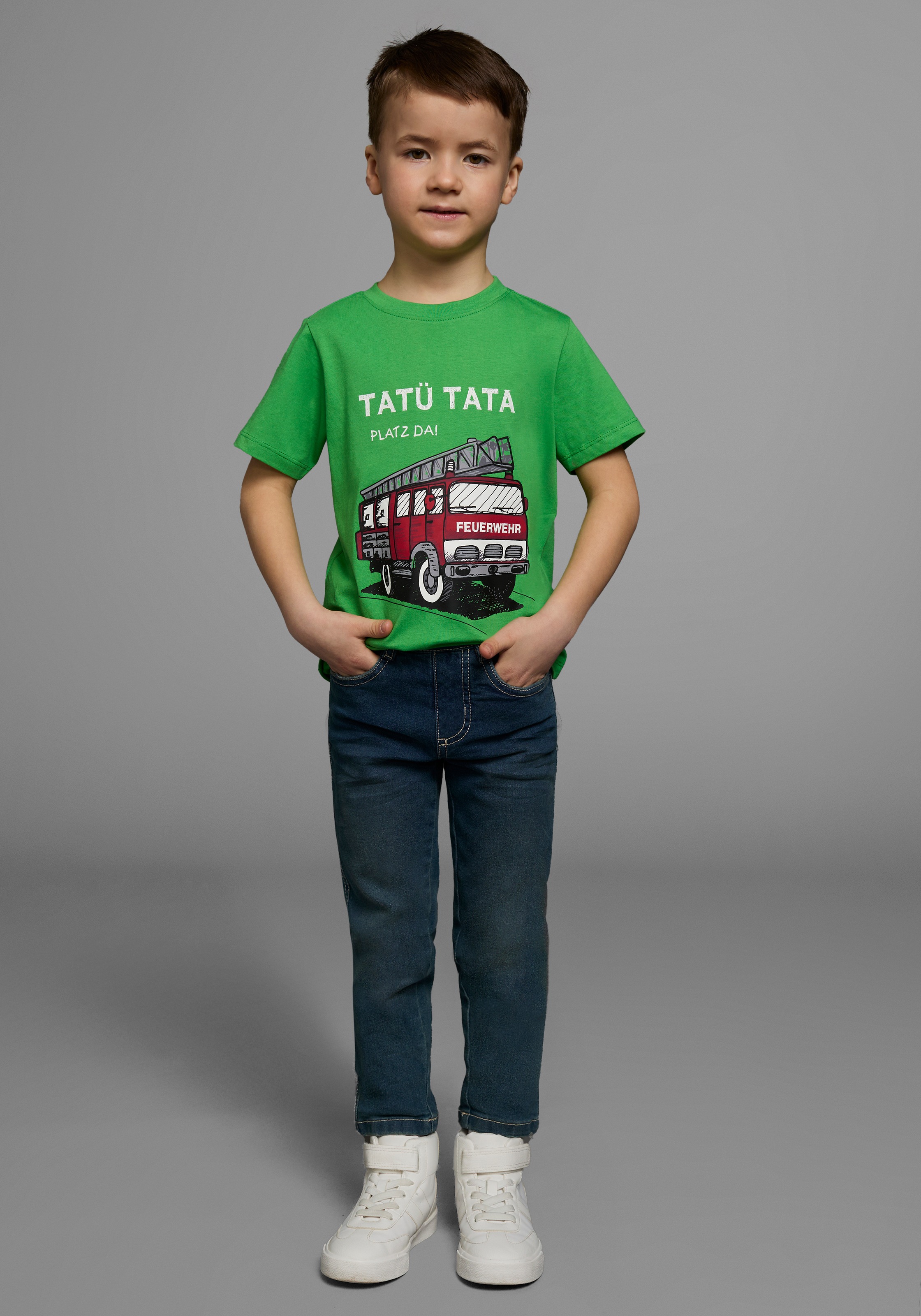 KIDSWORLD T-Shirt »Feuerwehr-Druck: PLATZ DA«, Kurzarm, basic geschnitten, mit coolen Statements