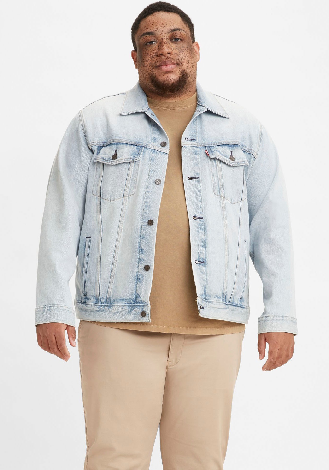 Levi's® Plus Jeansjacke »BIG TRUCKER« ohne Kapuze mit Knopfleiste und Brusttaschen