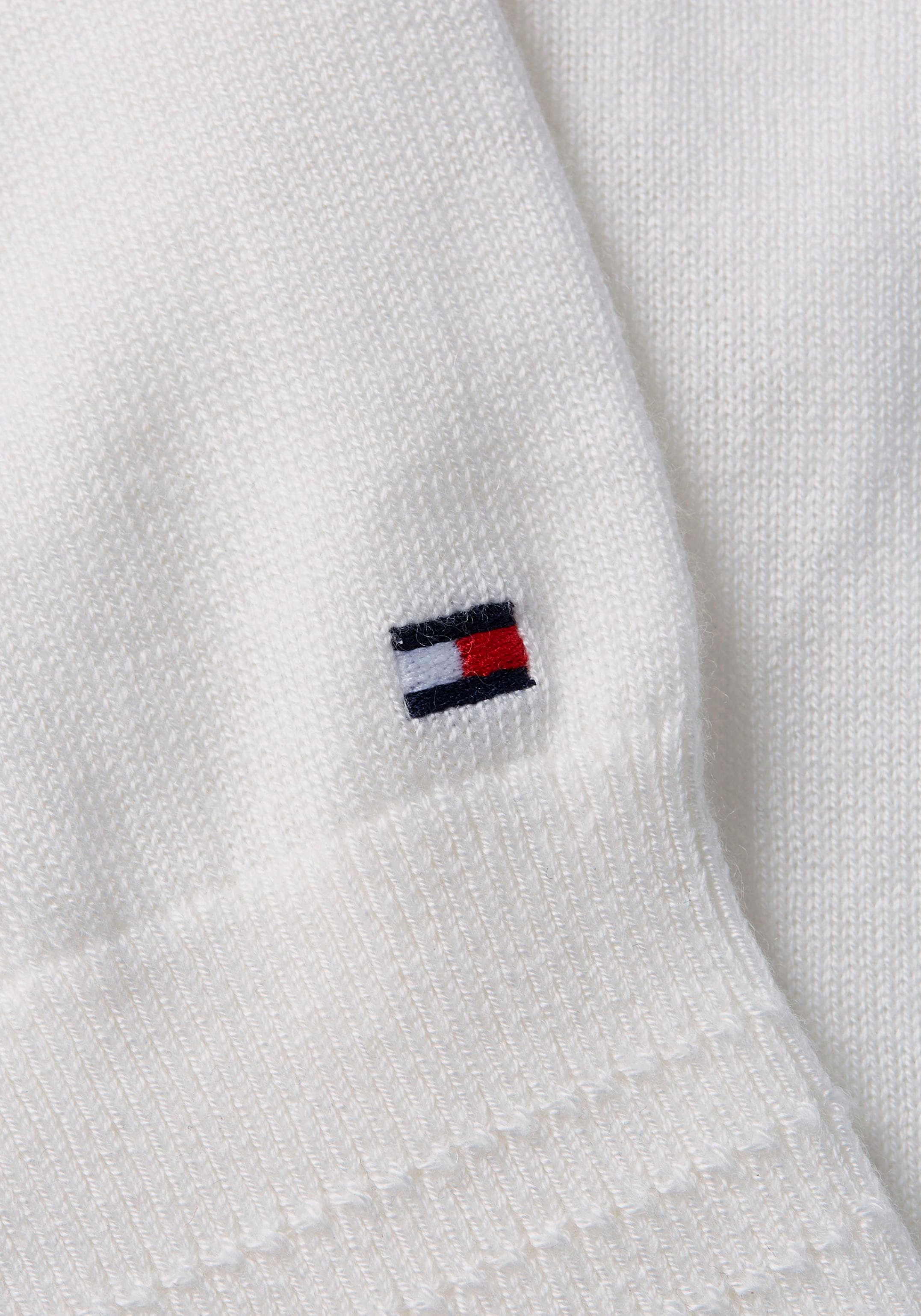 Tommy Hilfiger V-Ausschnitt-Pullover »CO JERSEY STITCH V-NK SWEATER«, Kontrastfarbene Streifen im Ausschnitt und Logo Stickerei am Ärmel