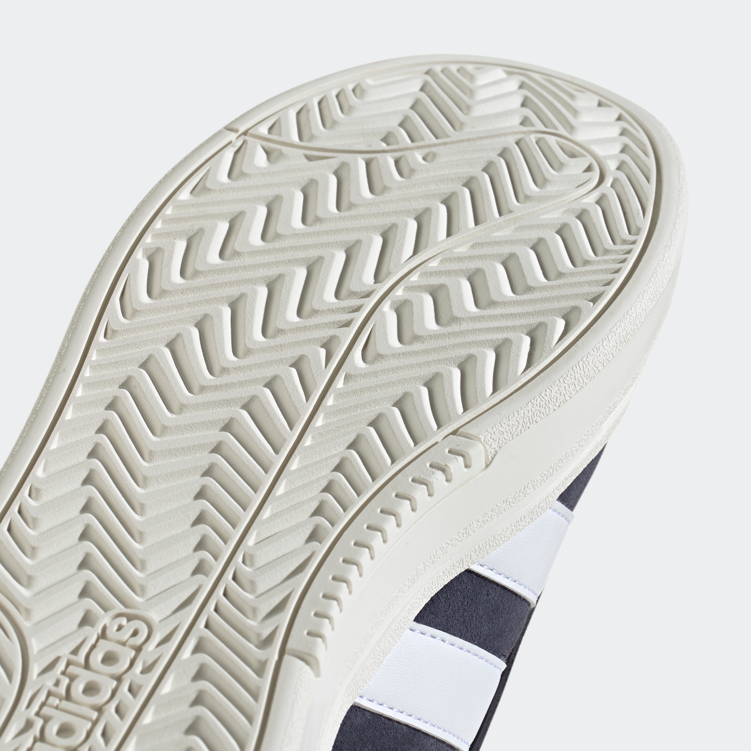 adidas Sportswear Sneaker »GRAND COURT ALPHA«, Design inspiriert vom adidas Campus 00