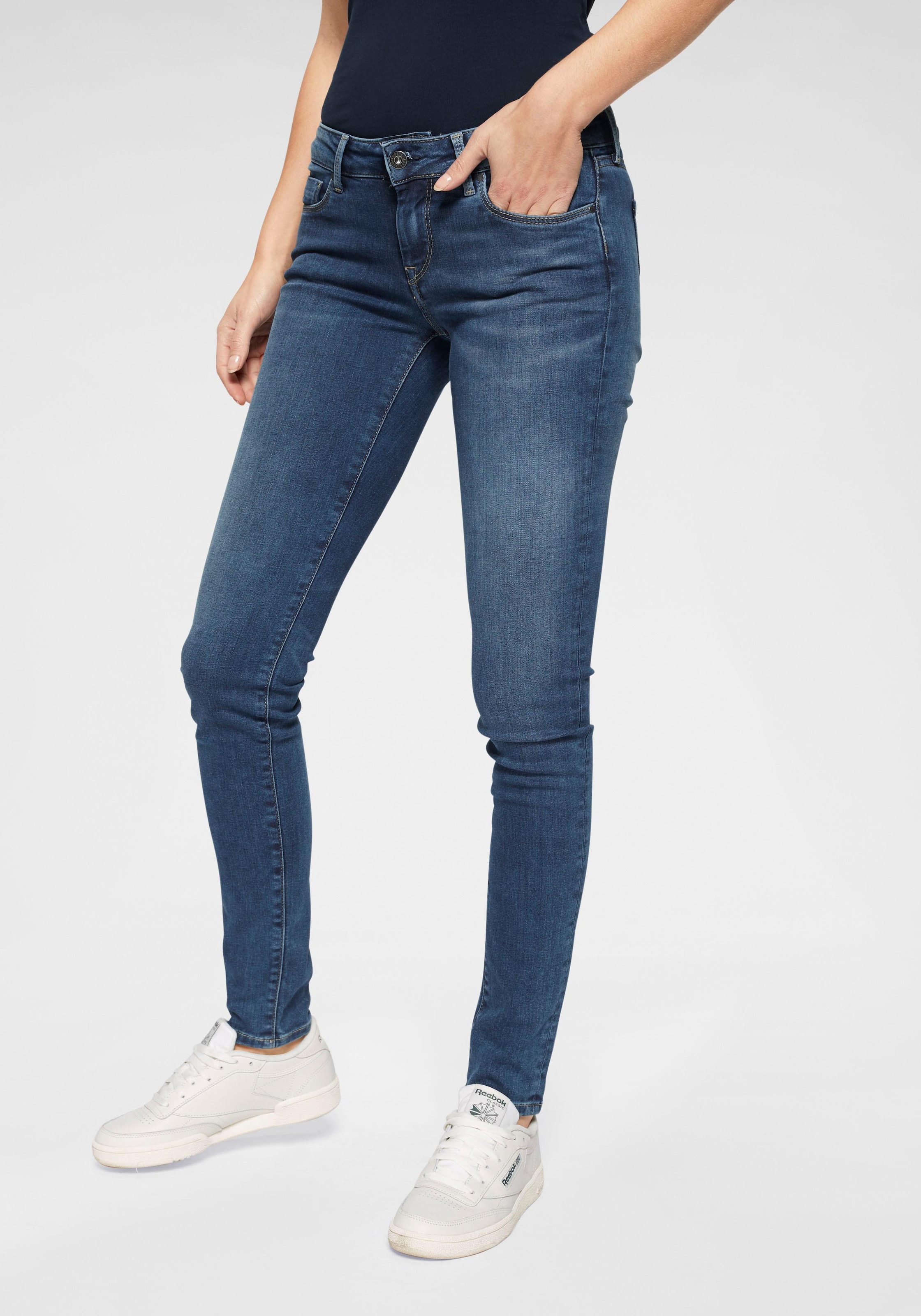 Pepe Jeans bei im online Bund 1-Knopf mit »SOHO«, Jelmoli-Versand kaufen Stretch-Anteil Schweiz Skinny-fit-Jeans und 5-Pocket-Stil