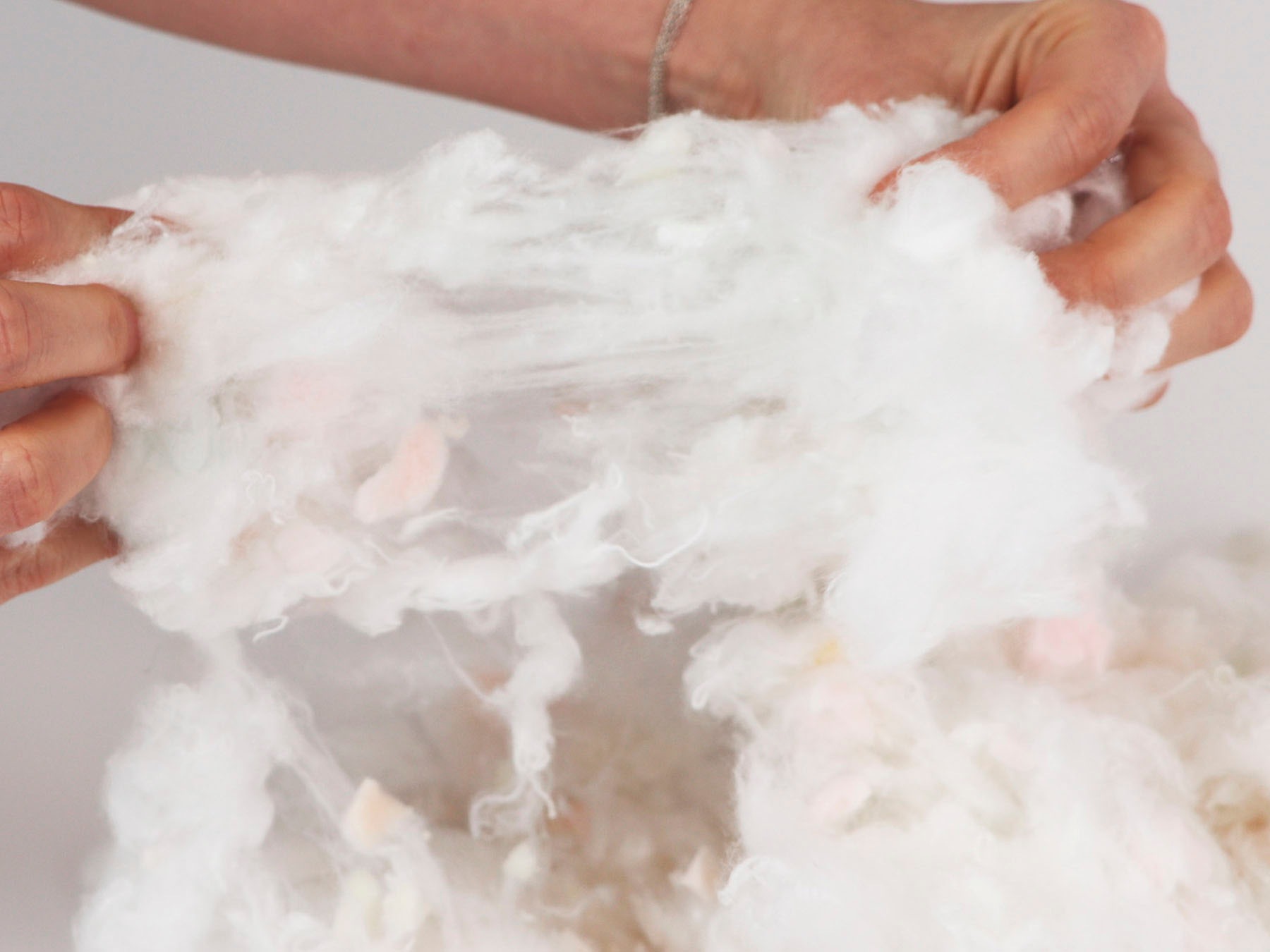 Primaflor-Ideen in Textil Kissenfüllung »Polyesterfasergemisch, 1kg«, Füllmaterial für Kissen, ideal als Bastelmaterial, waschbar