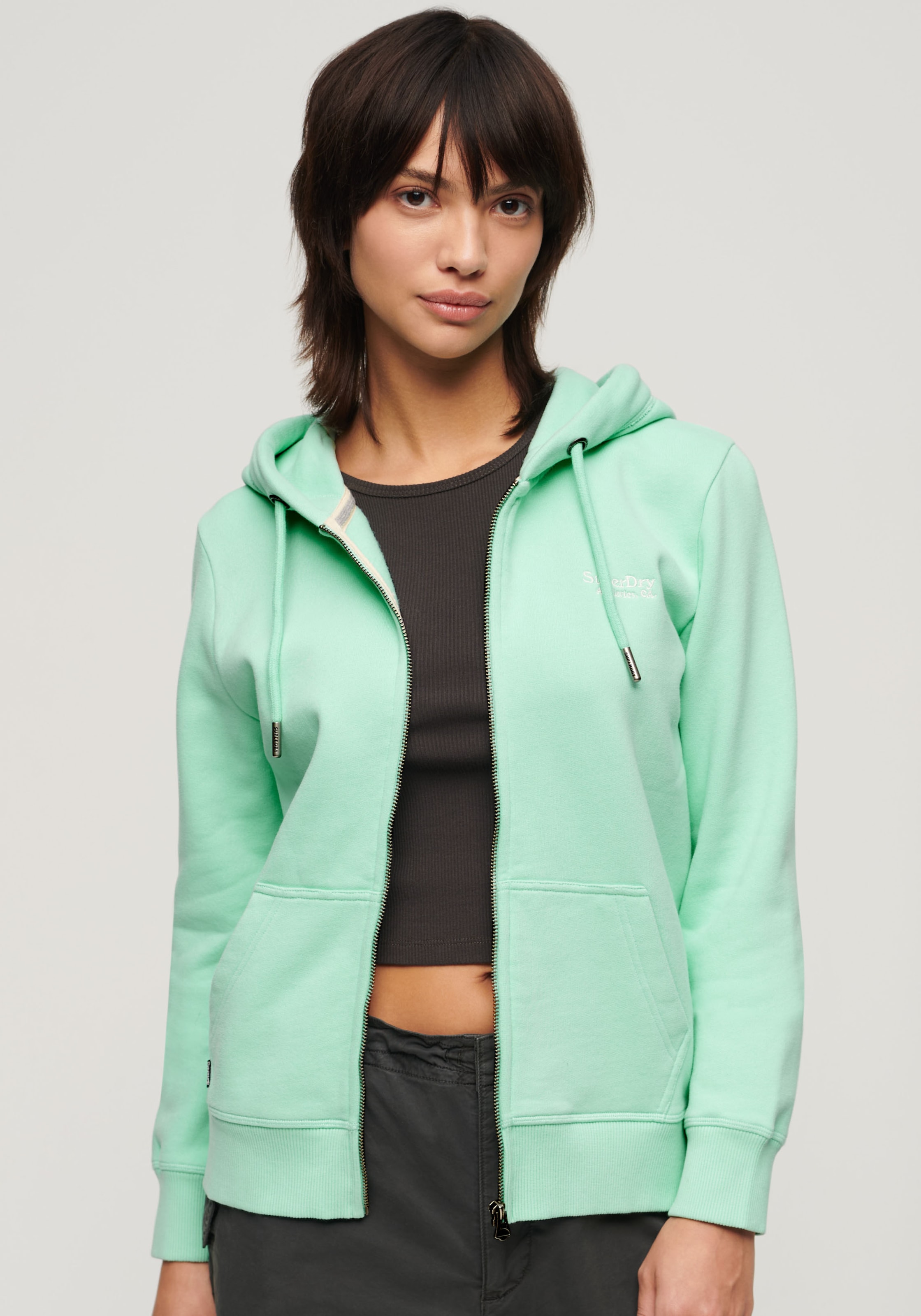 Superdry Kapuzensweatjacke »ESSENTIAL LOGO ZIP HOODIE«, mit Logostickerei