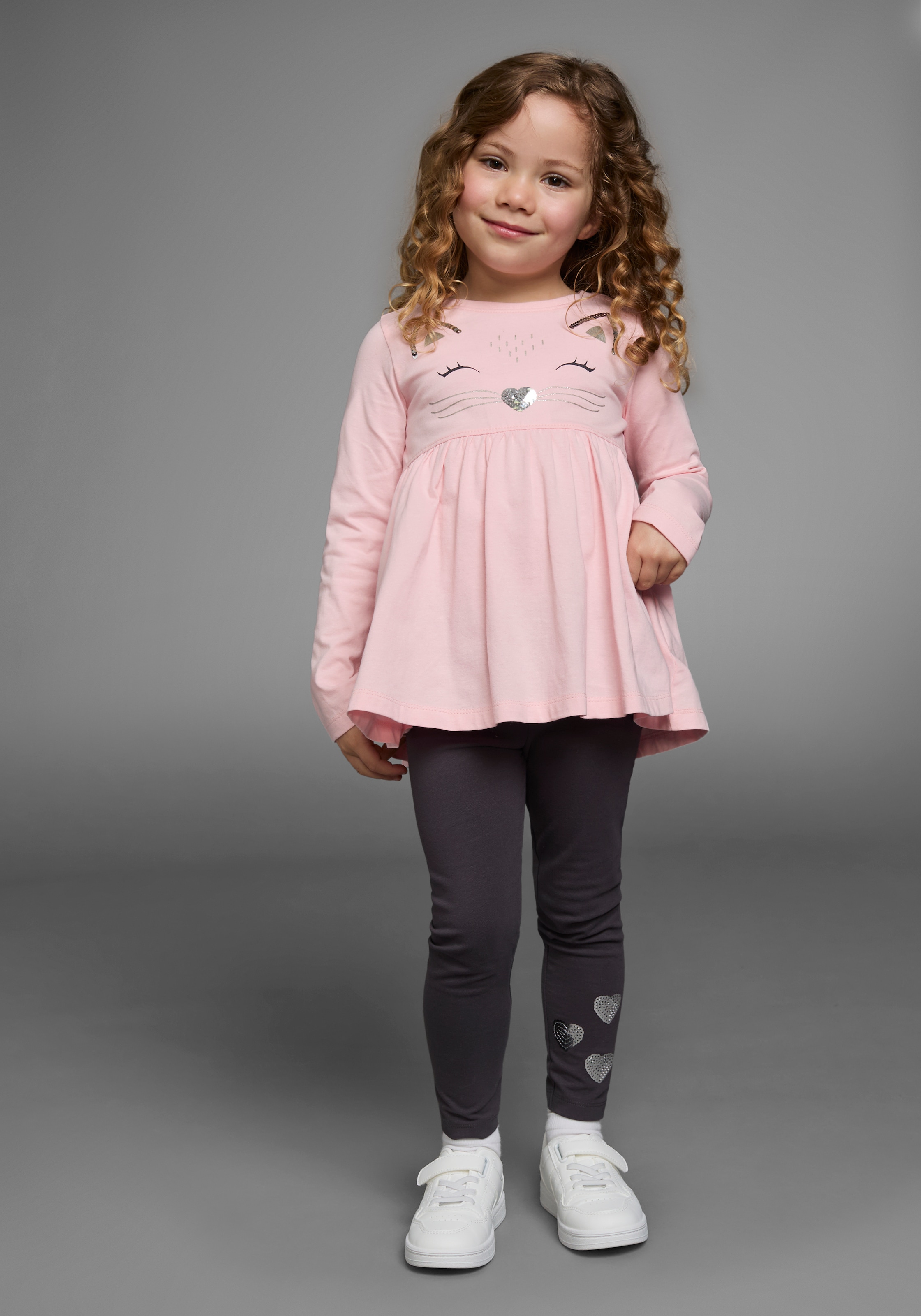 KIDSWORLD Langarmshirt & Leggings »2tlg. Set Shirt + Leggings mit schöner Paillettenapplikation«, Süsses Outfit für kleine Mädchen