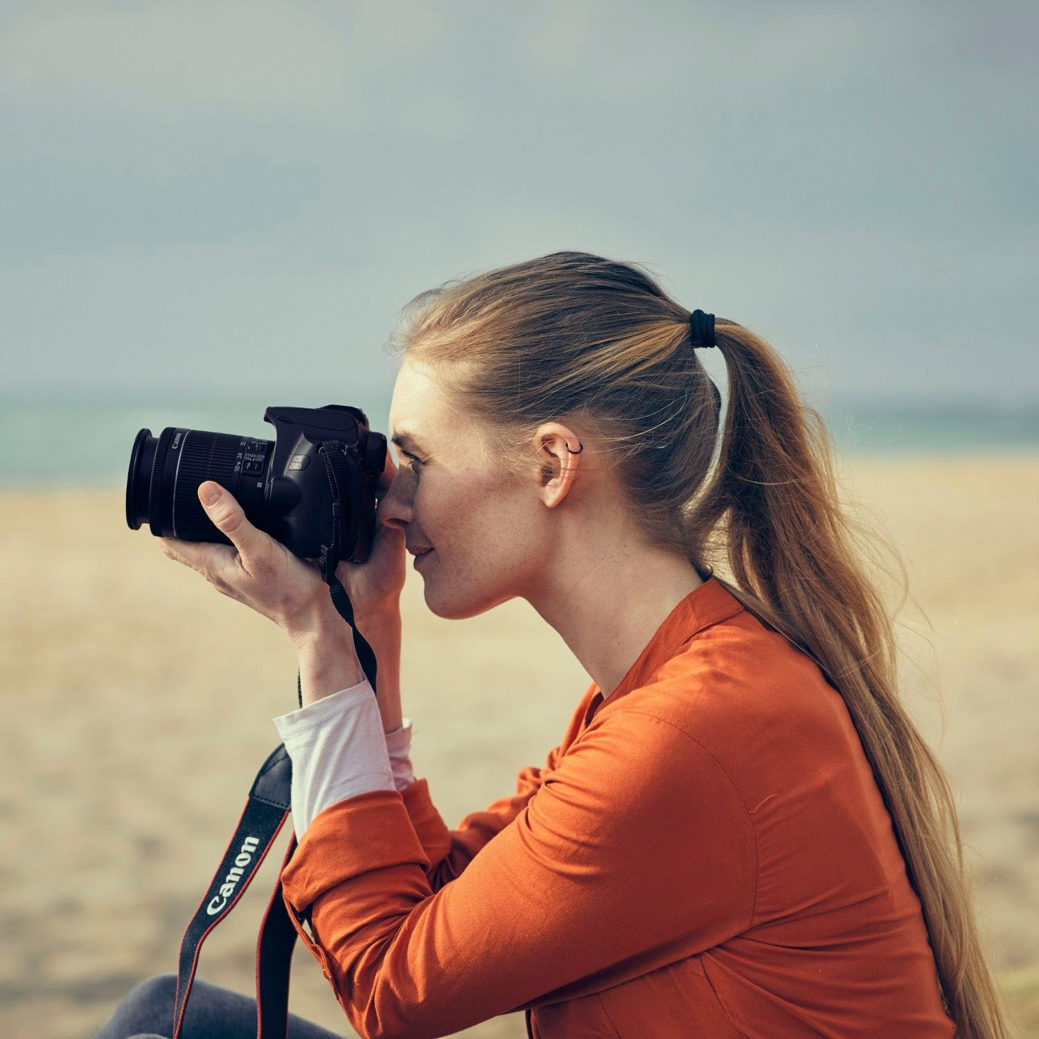 Canon Spiegelreflexkamera »250D + EF-S 18-55mm f/3.5-5.6 III + SB130 Kit«, EF-S 18-55mm f/3.5-5.6 III, 24,1 MP, Bluetooth-WLAN