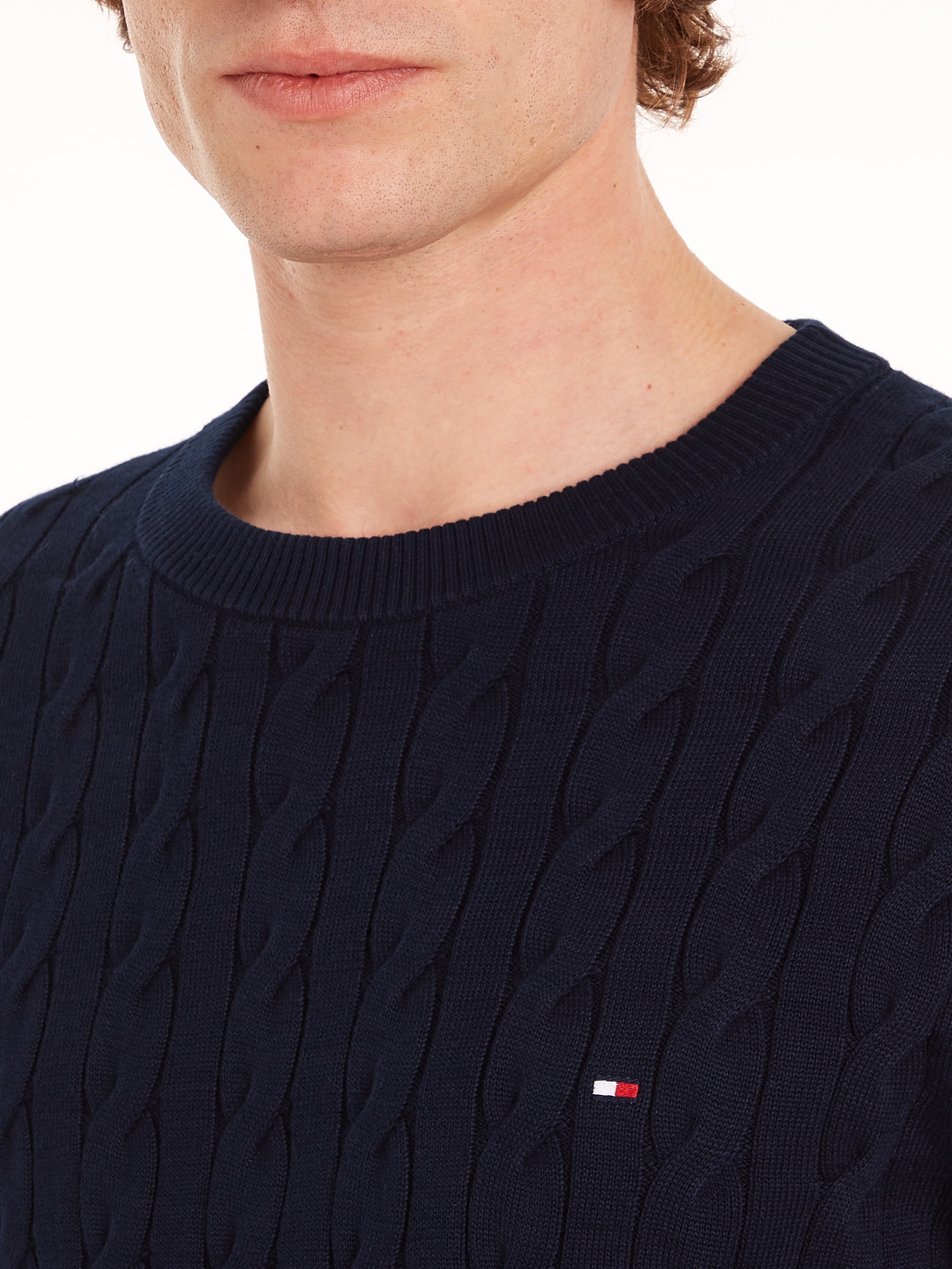 Tommy Hilfiger Strickpullover »CLASSIC CABLE CREW NECK mit Strukturstrick und Flaglabel«, unifarben, casual, regular fit, Baumwolle, Rundhals