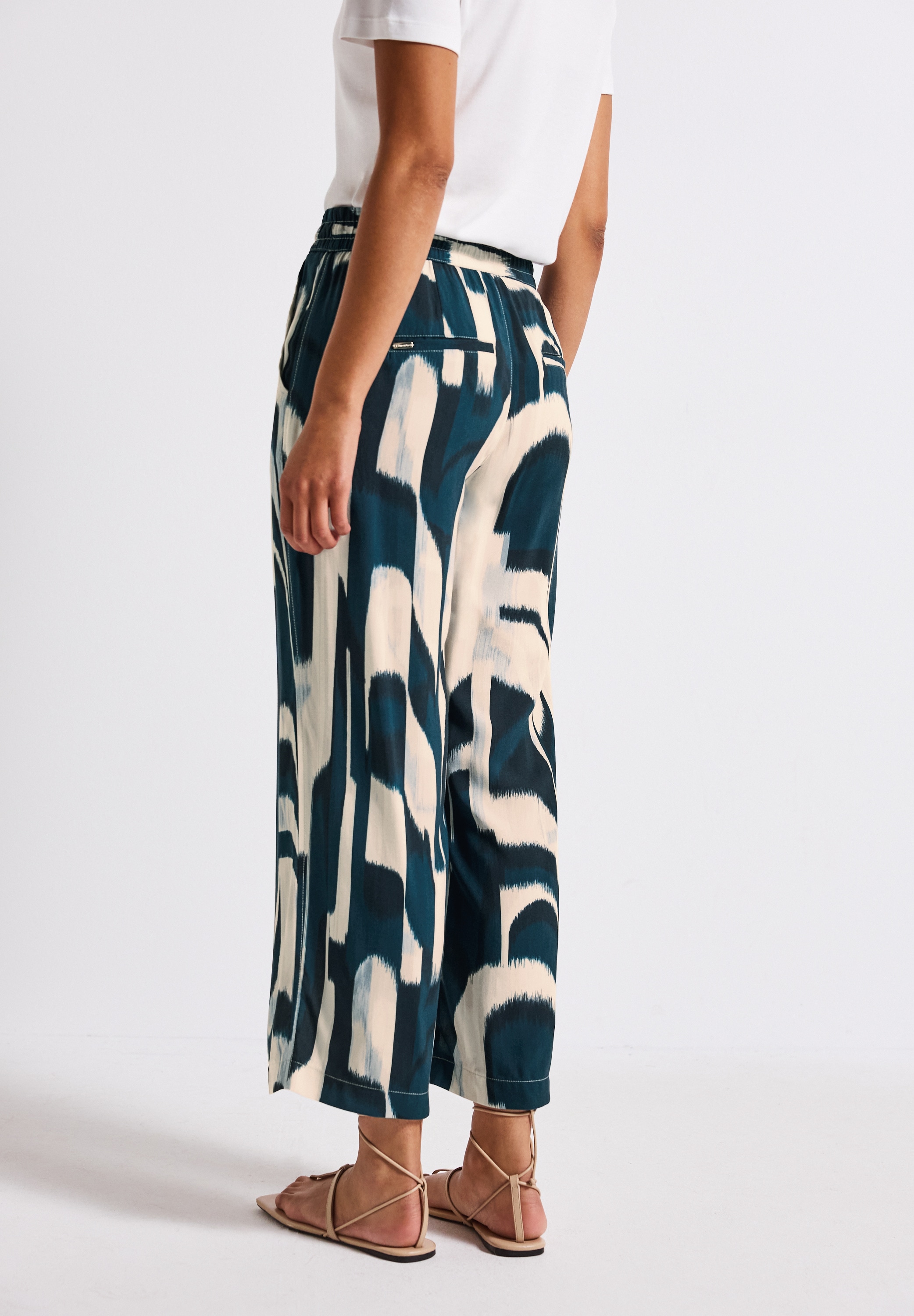 STREET ONE Stoffhose »Style Emee«, Sommerhose mit elastischem Bund und Tunnelzug, mit grafischem Muster