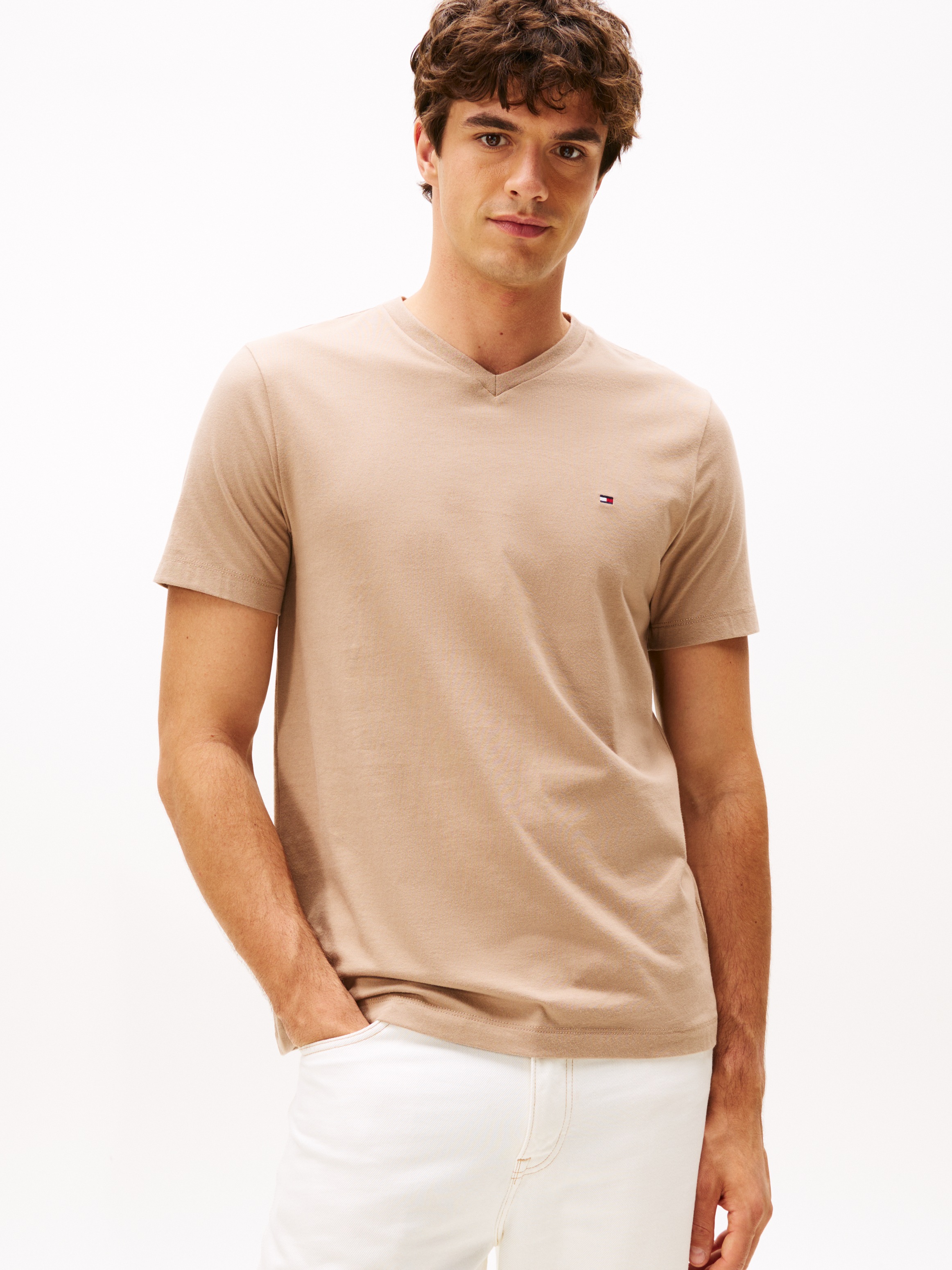 Tommy Hilfiger V-Shirt »ESSENTIAL V-NECK TEE mit V-Ausschnitt und Markenlabel« unifarben, casual, regular fit, Baumwolle, V-Ausschnitt