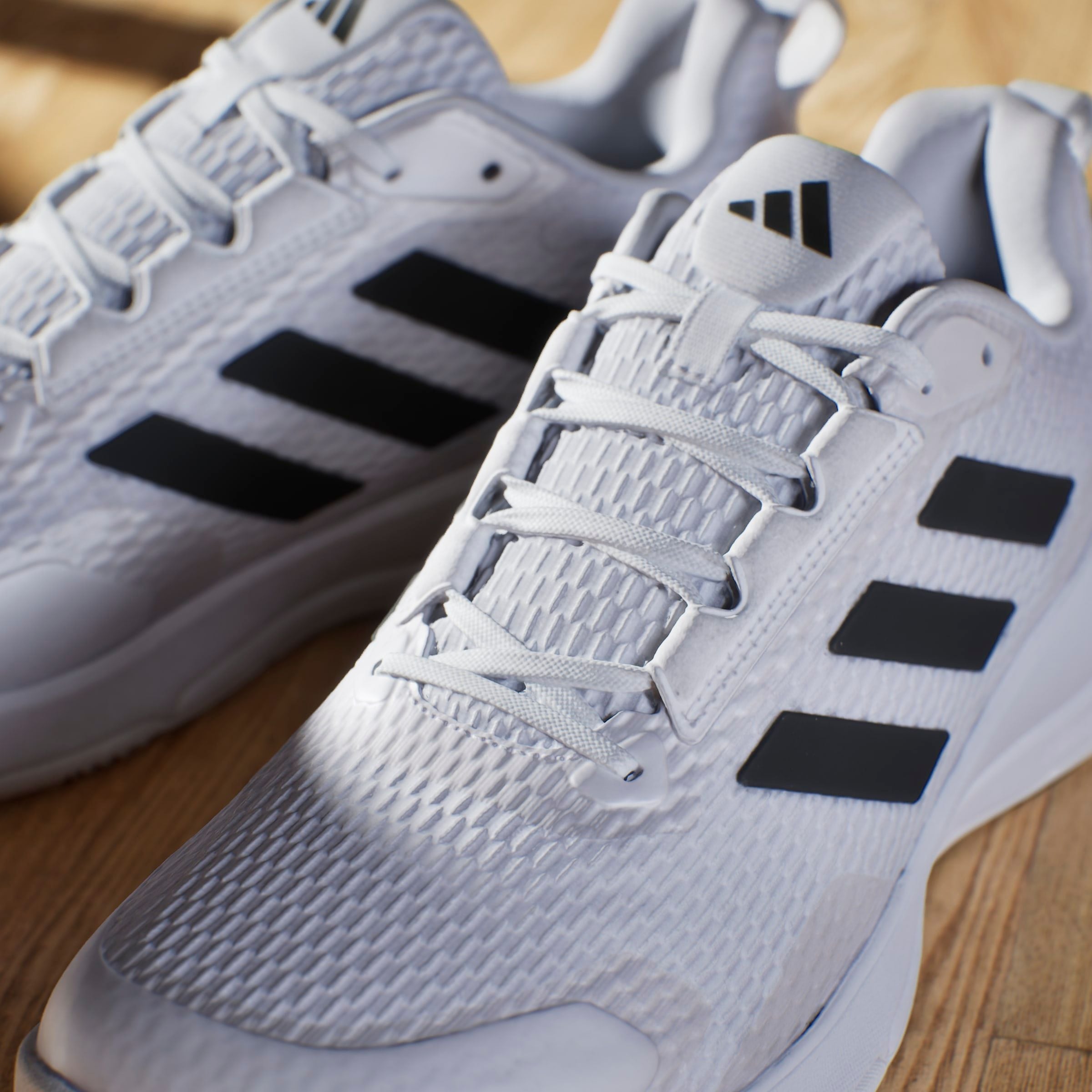 adidas Performance Hallenschuh »NOVAFLIGHT 2 INDOOR«, besonders geeignet für Handball und Volleyball