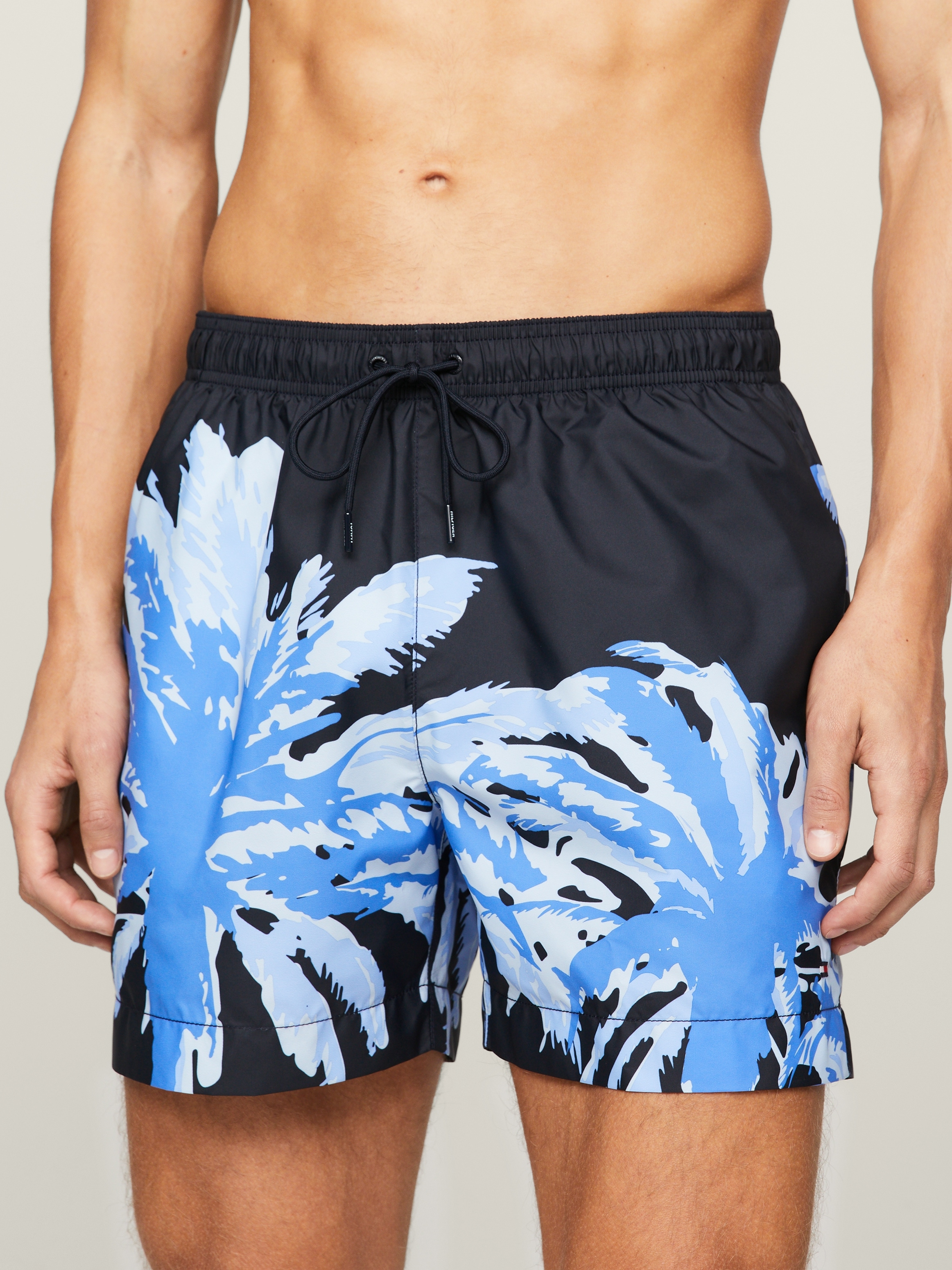 Tommy Hilfiger Swimwear Badeshorts »MEDIUM DRAWSTRING PLACED«, mit Palmenprint