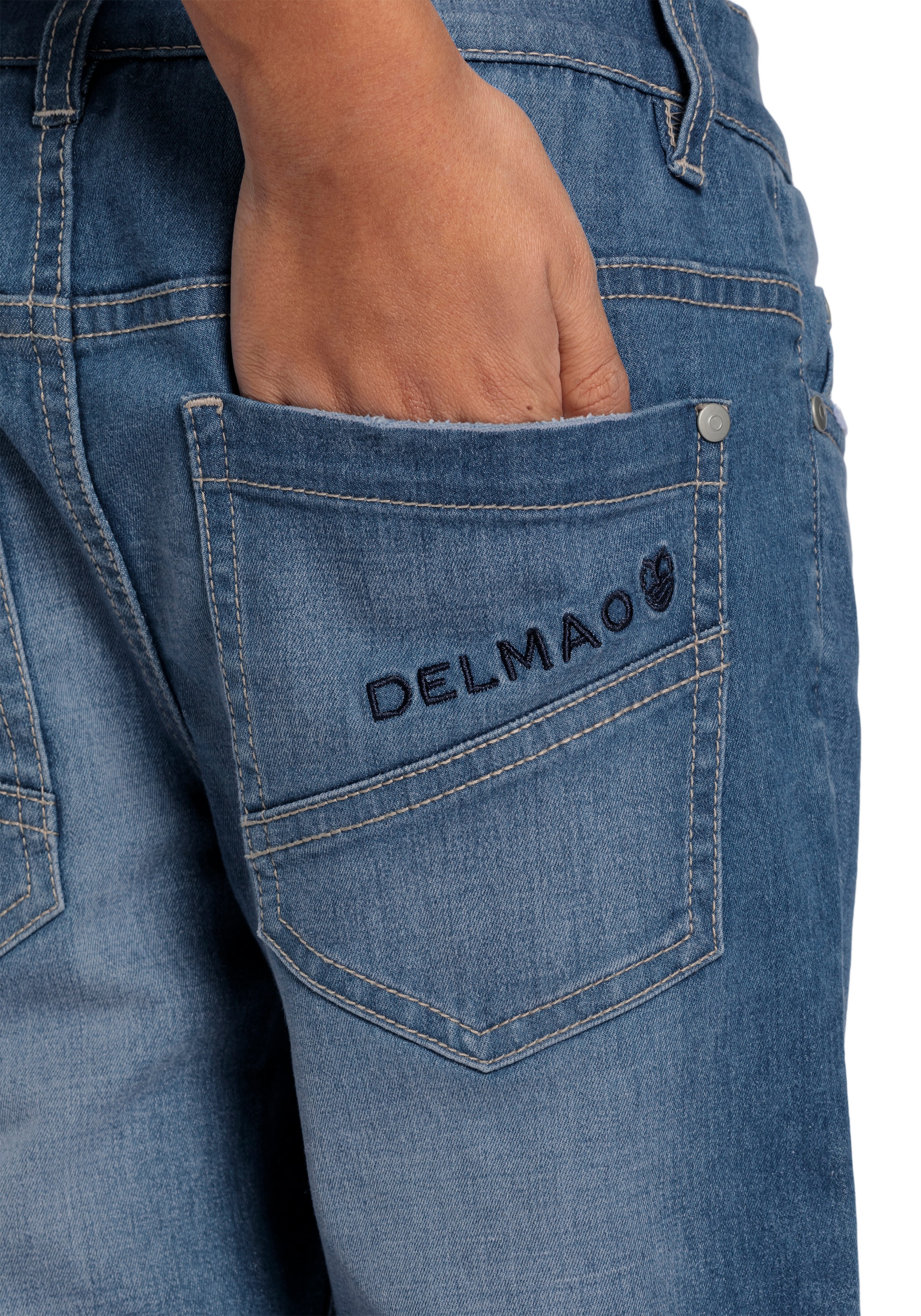 DELMAO Stretch-Jeans », Straight-fit Jeans für Jungen«, mit Logo-Stickerei hinten