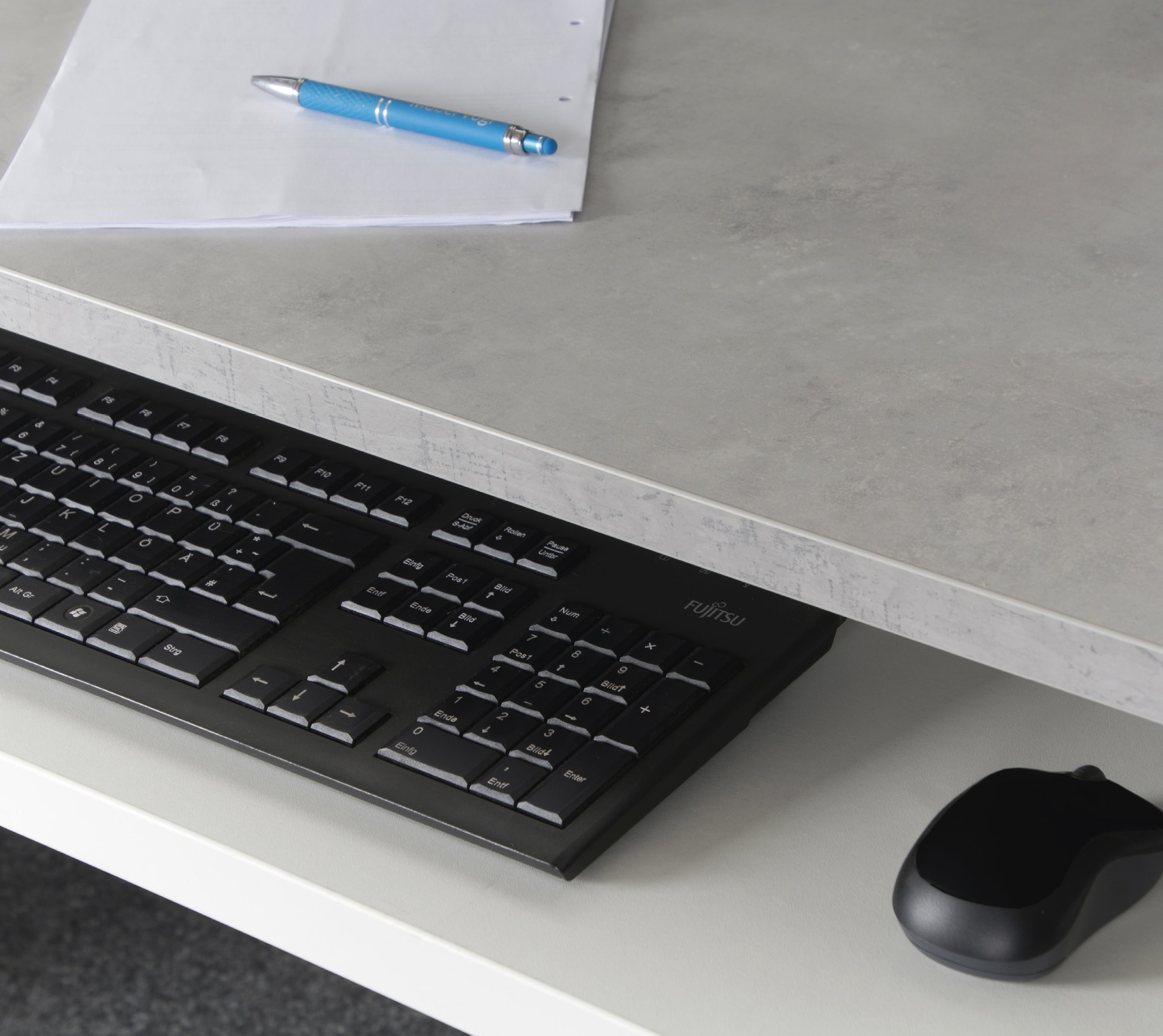 VOGL Möbelfabrik Schreibtisch »Barrie mit 2-farbigem Tastaturauszug«, in 2 Breiten, 2,5 cm Tischplattenstärke, Made in Germany