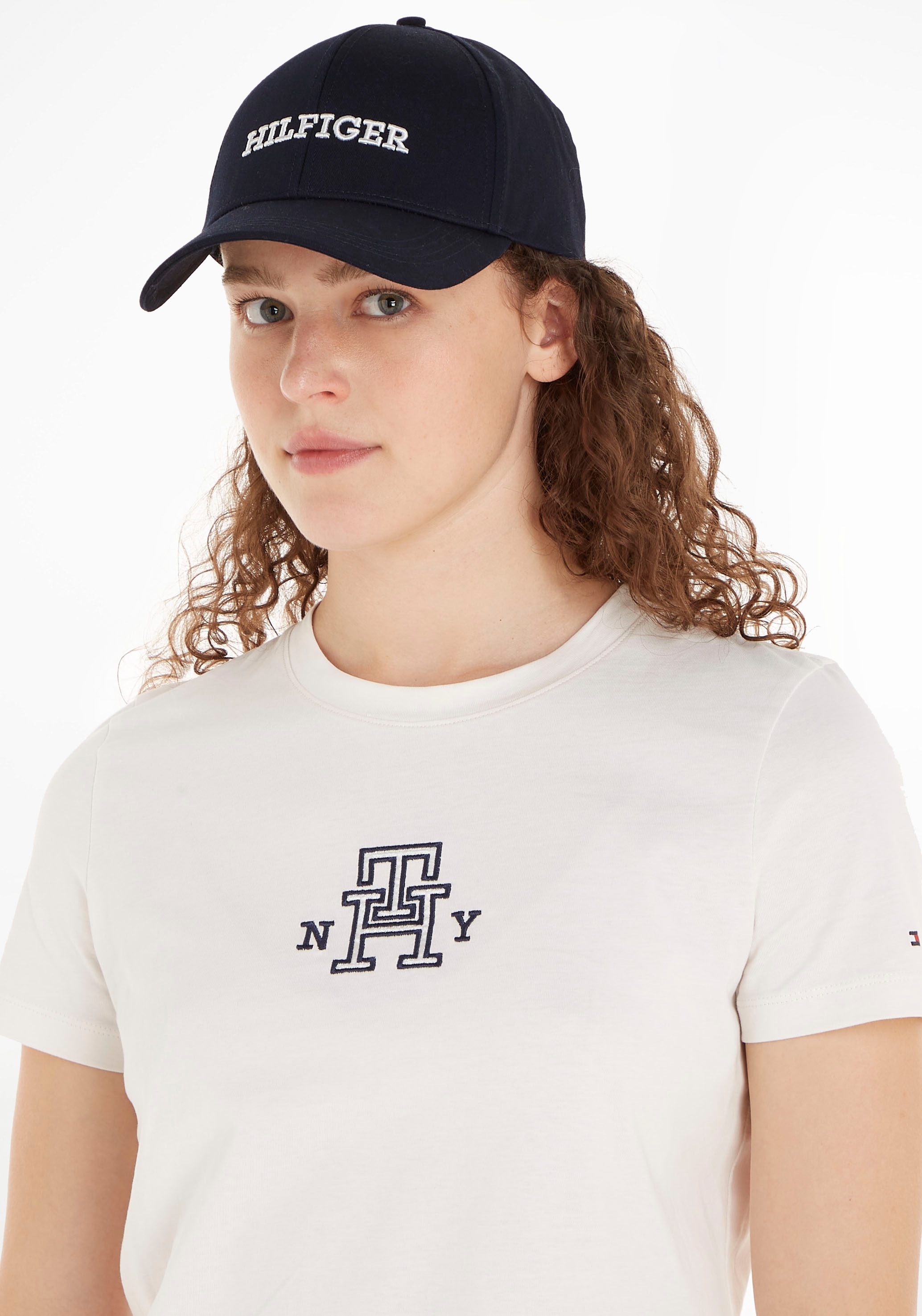 vorn Hilfiger | Cap mit Monogramm CAP«, Tommy Hilfiger online »HILFIGER Baseball gesticktem Jelmoli-Versand shoppen