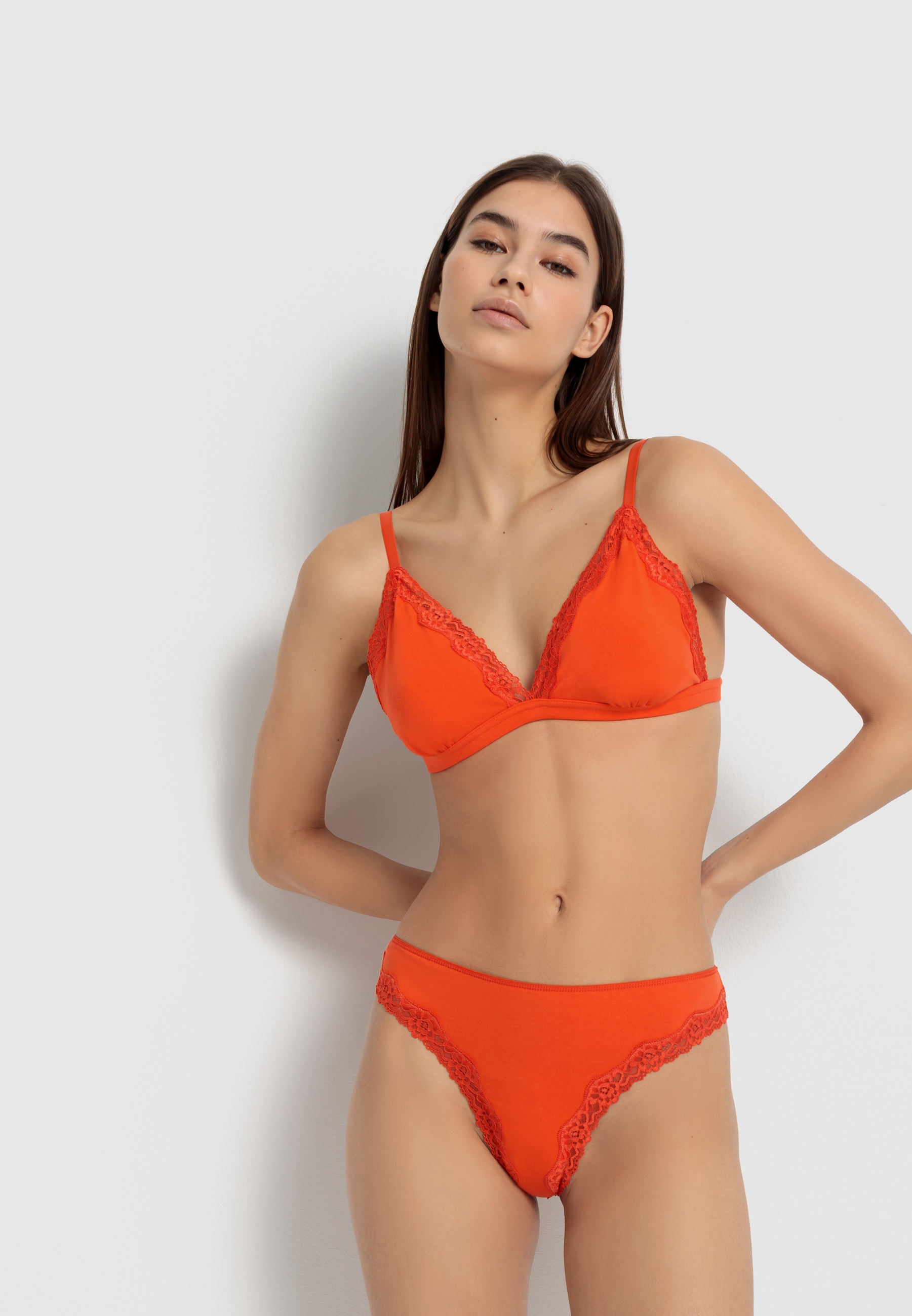 LSCN by LASCANA Bralette, mit zarter Spitzenkante