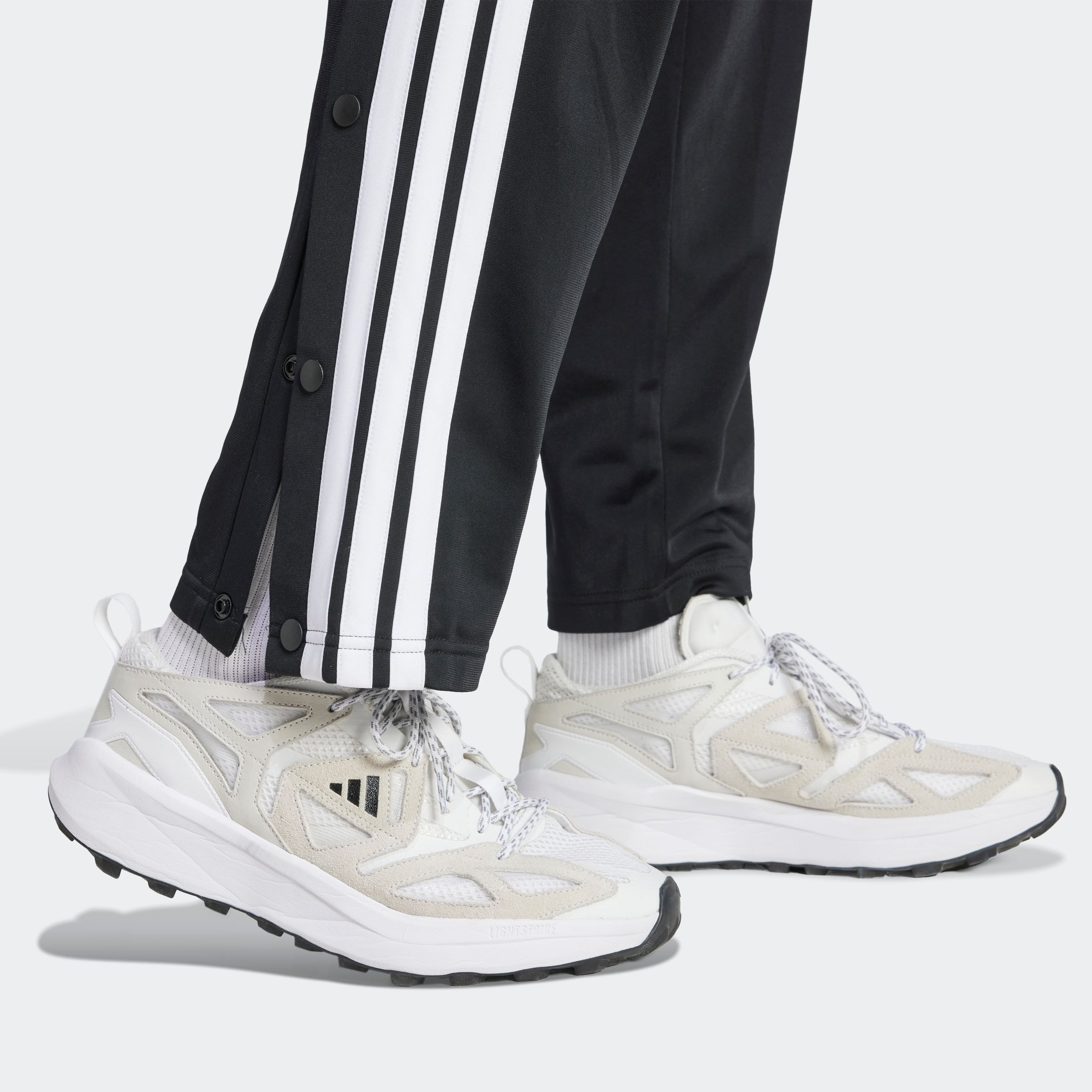 adidas Sportswear Sporthose »M 3S TR CB SNP«, (1 tlg.), Trikotmaterial, mit verstellbaren Druckknöpfen an den Unterschenkeln
